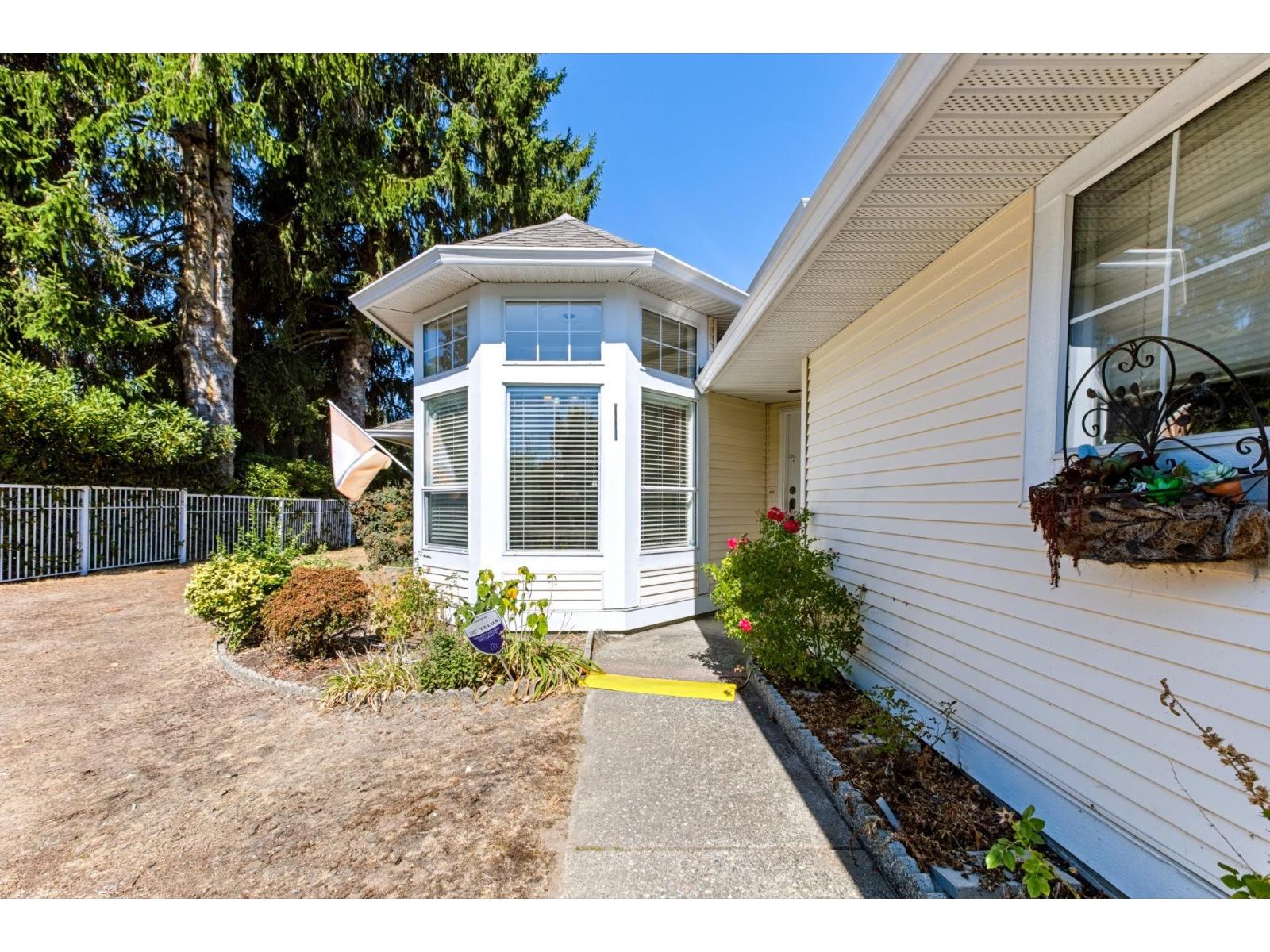 18 9208 208 Street Property Photo 3