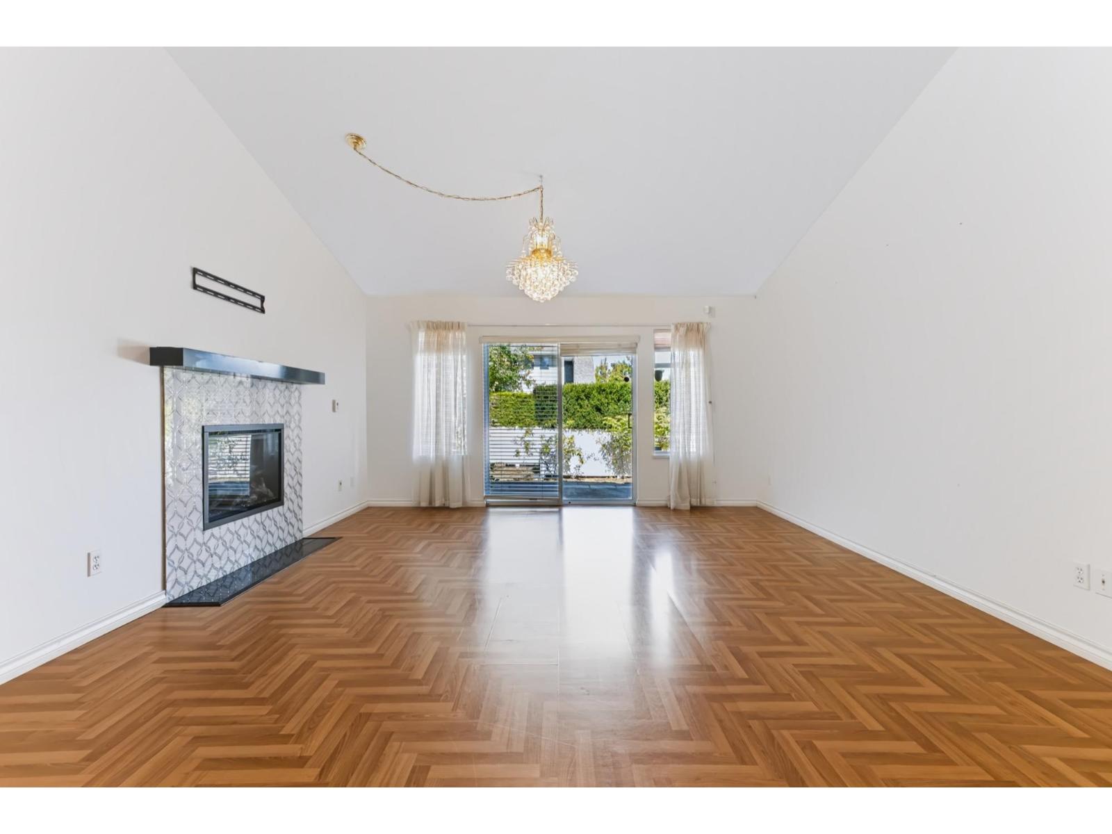 18 9208 208 Street Property Photo 4