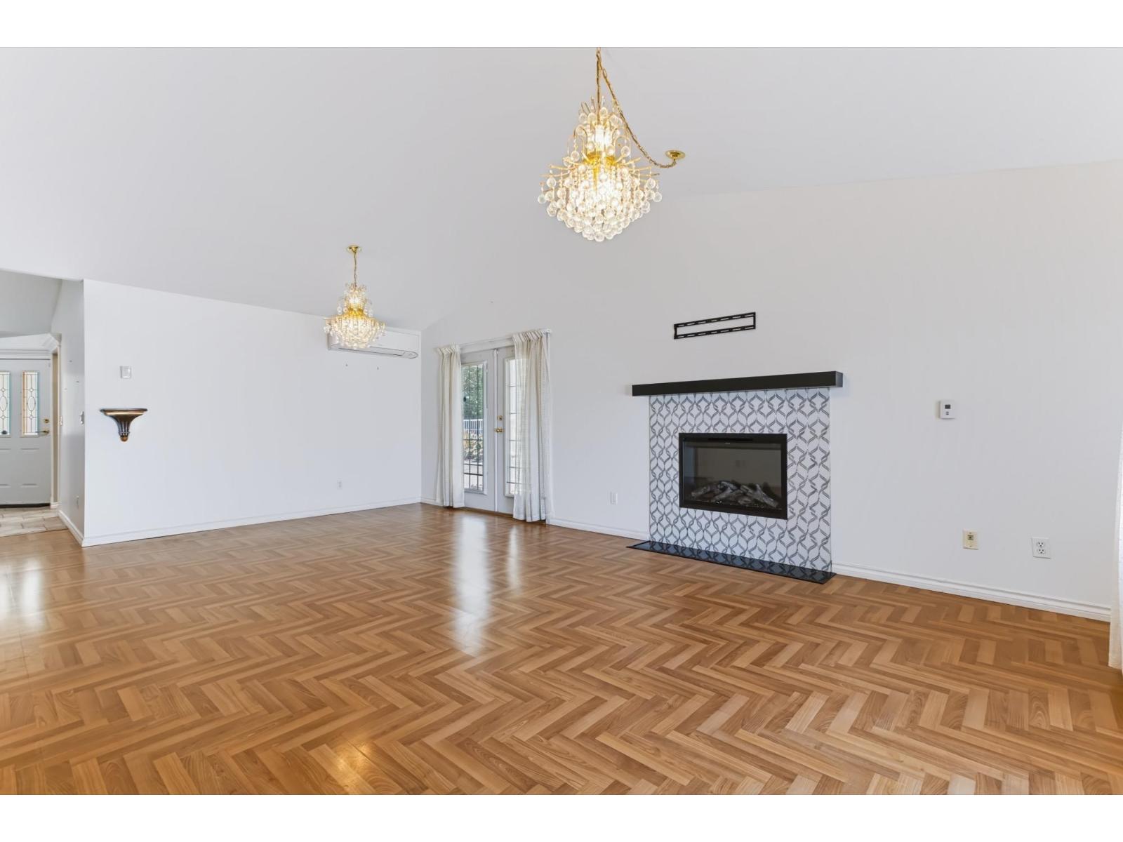 18 9208 208 Street Property Photo 6