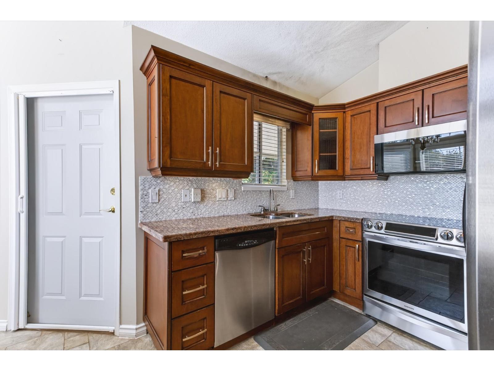 18 9208 208 Street Property Photo 10