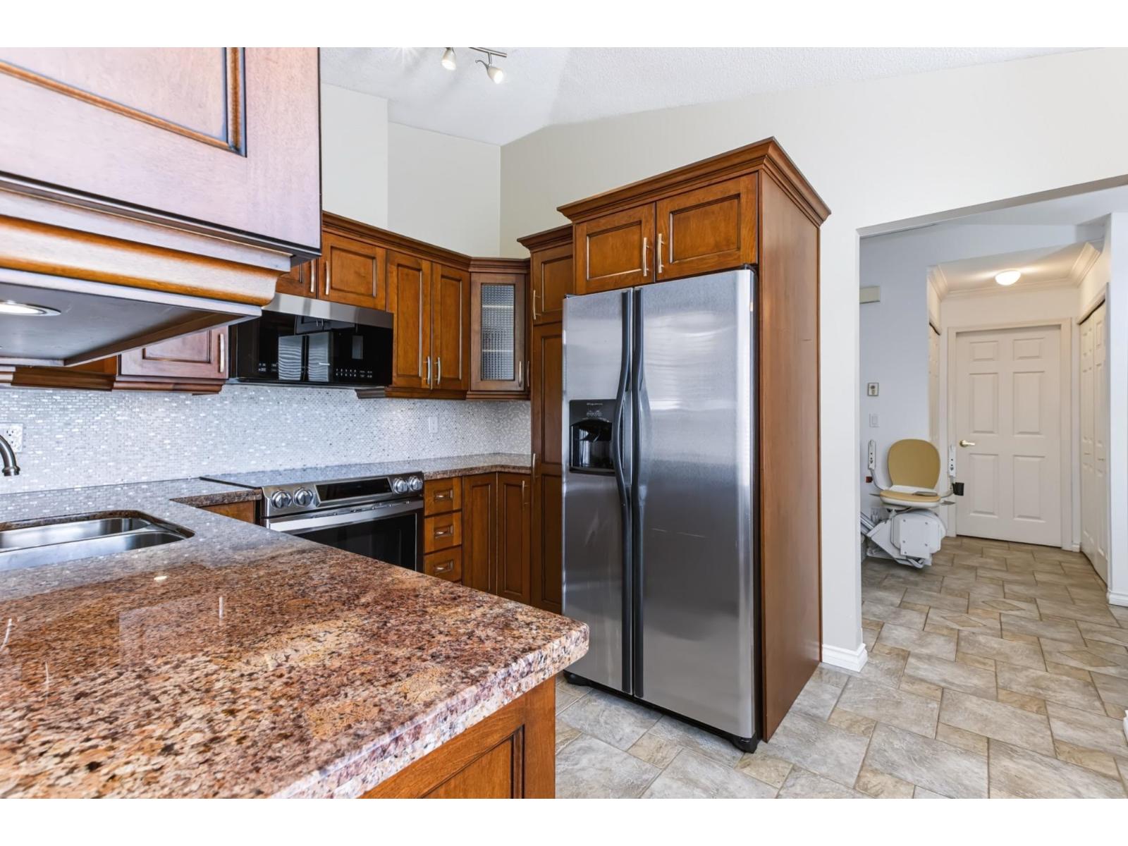 18 9208 208 Street Property Photo 11