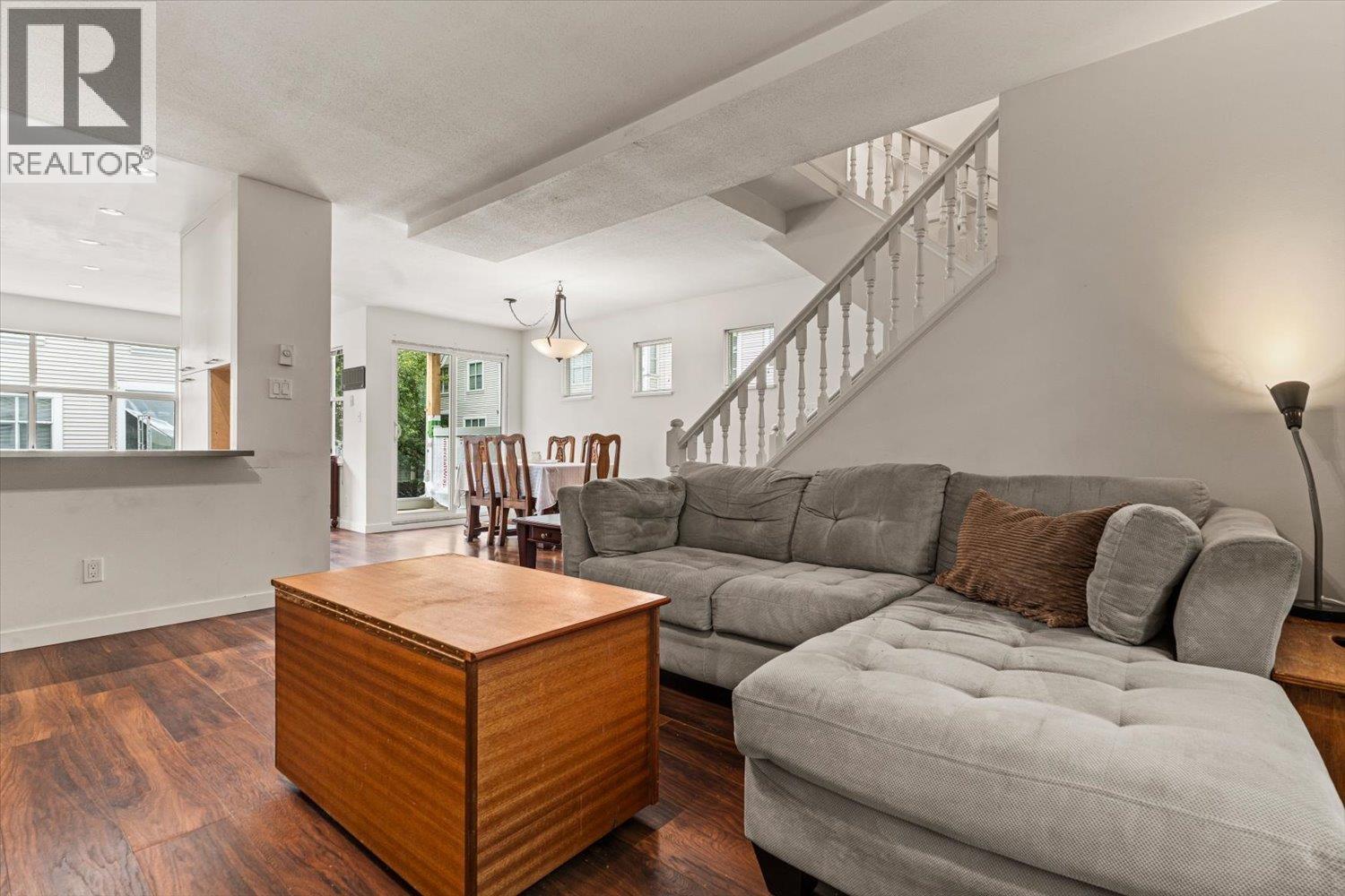 51 2450 Hawthorne Avenue Property Photo 11