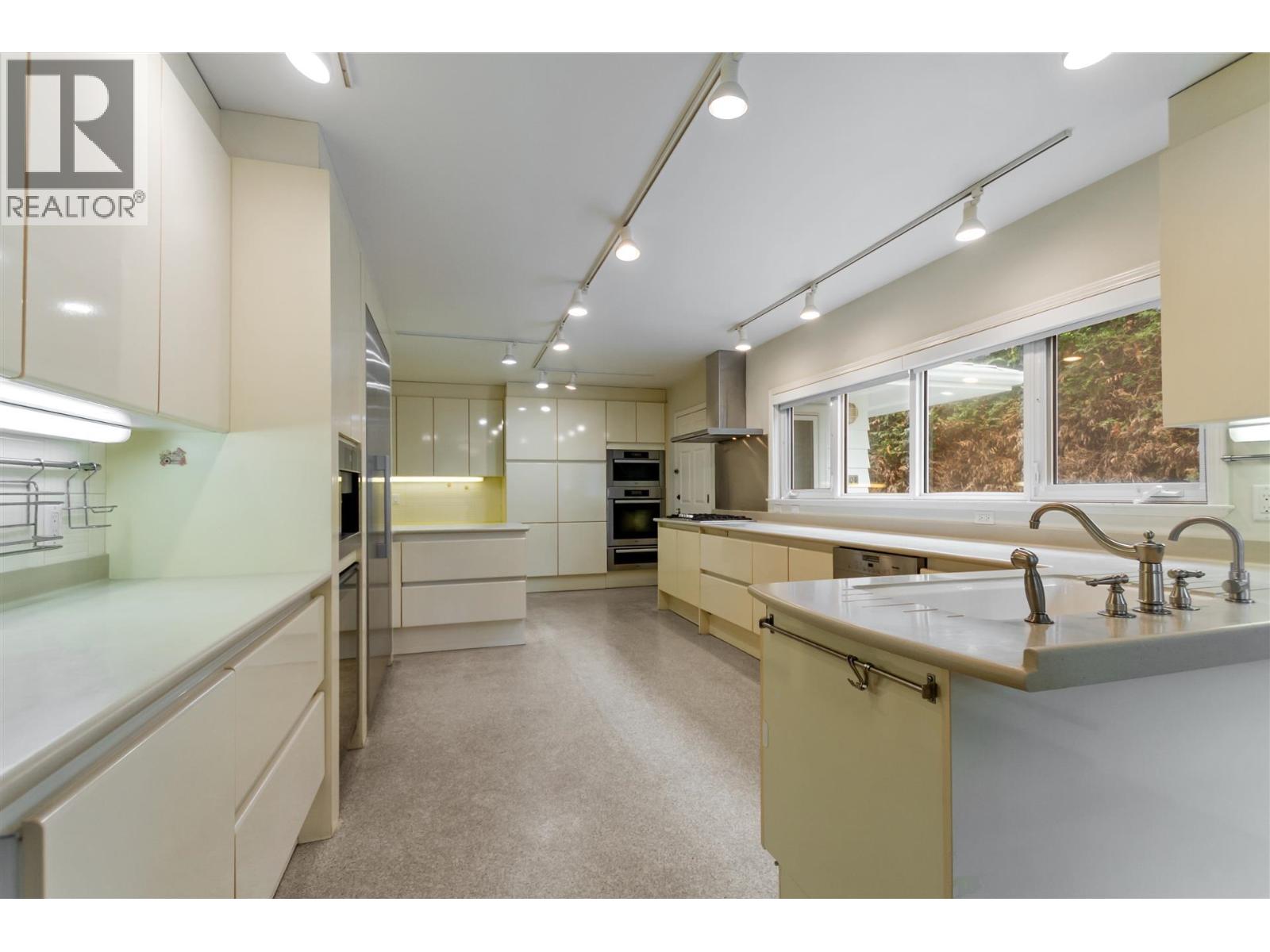 1806 Western Parkway Property Photo 9