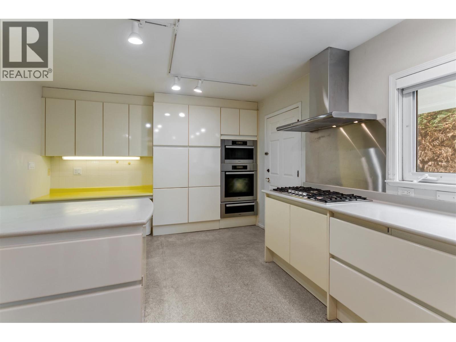 1806 Western Parkway Property Photo 10