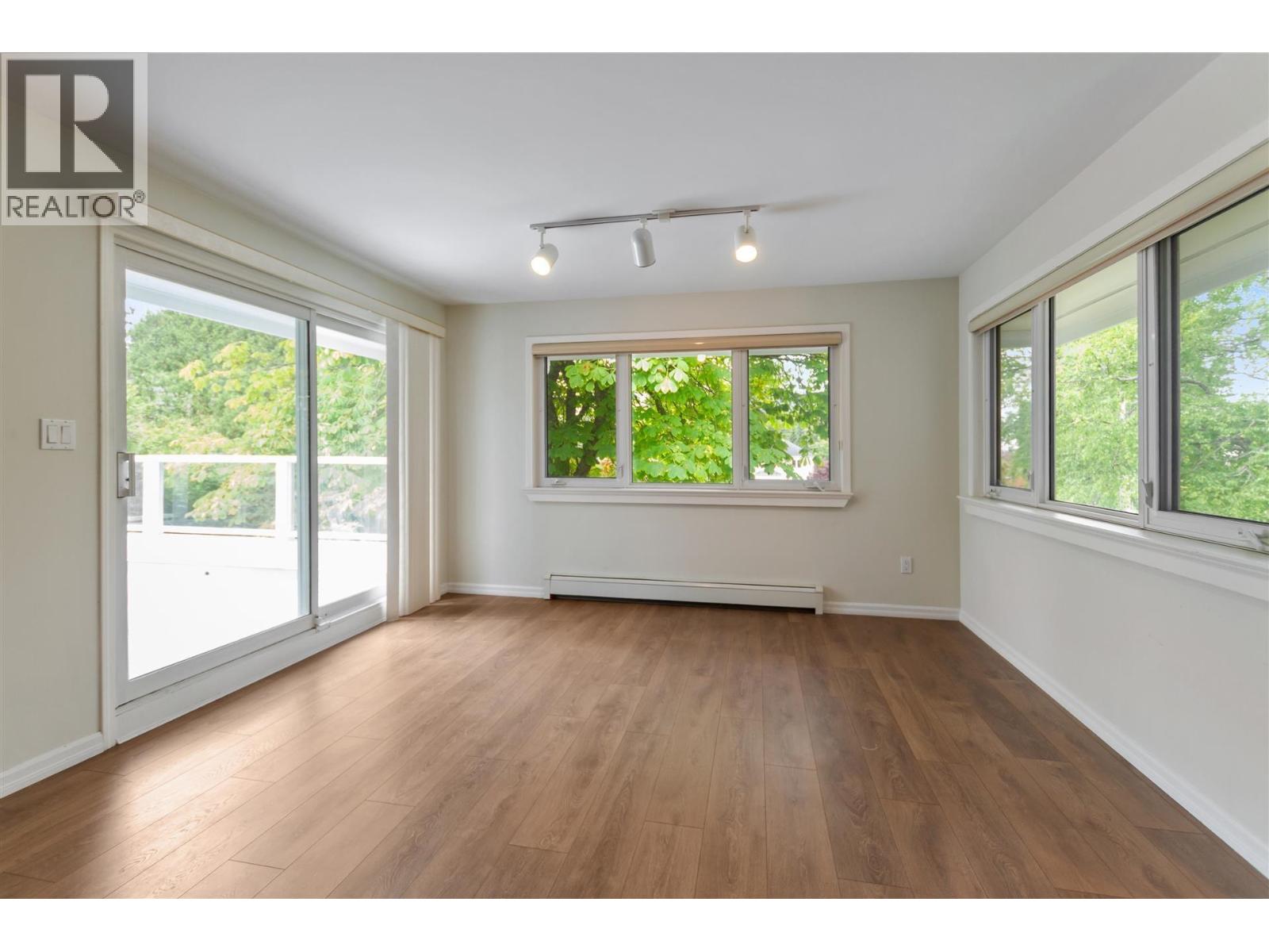 1806 Western Parkway Property Photo 17