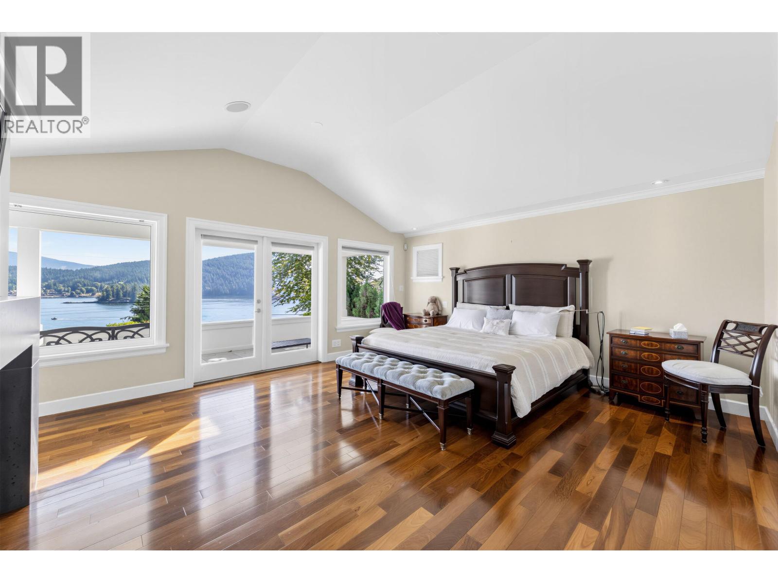 791 Beachview Drive Property Photo 16