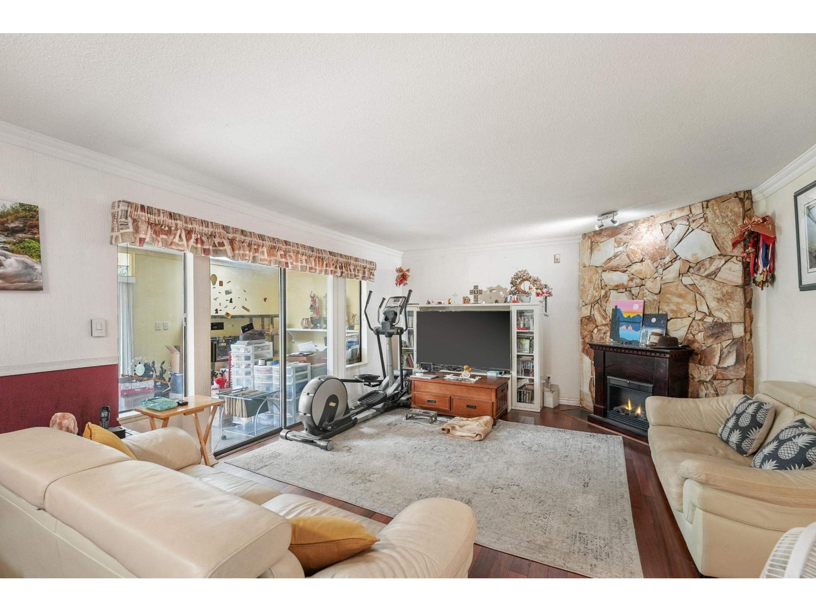 9955 149 Street Property Photo 9