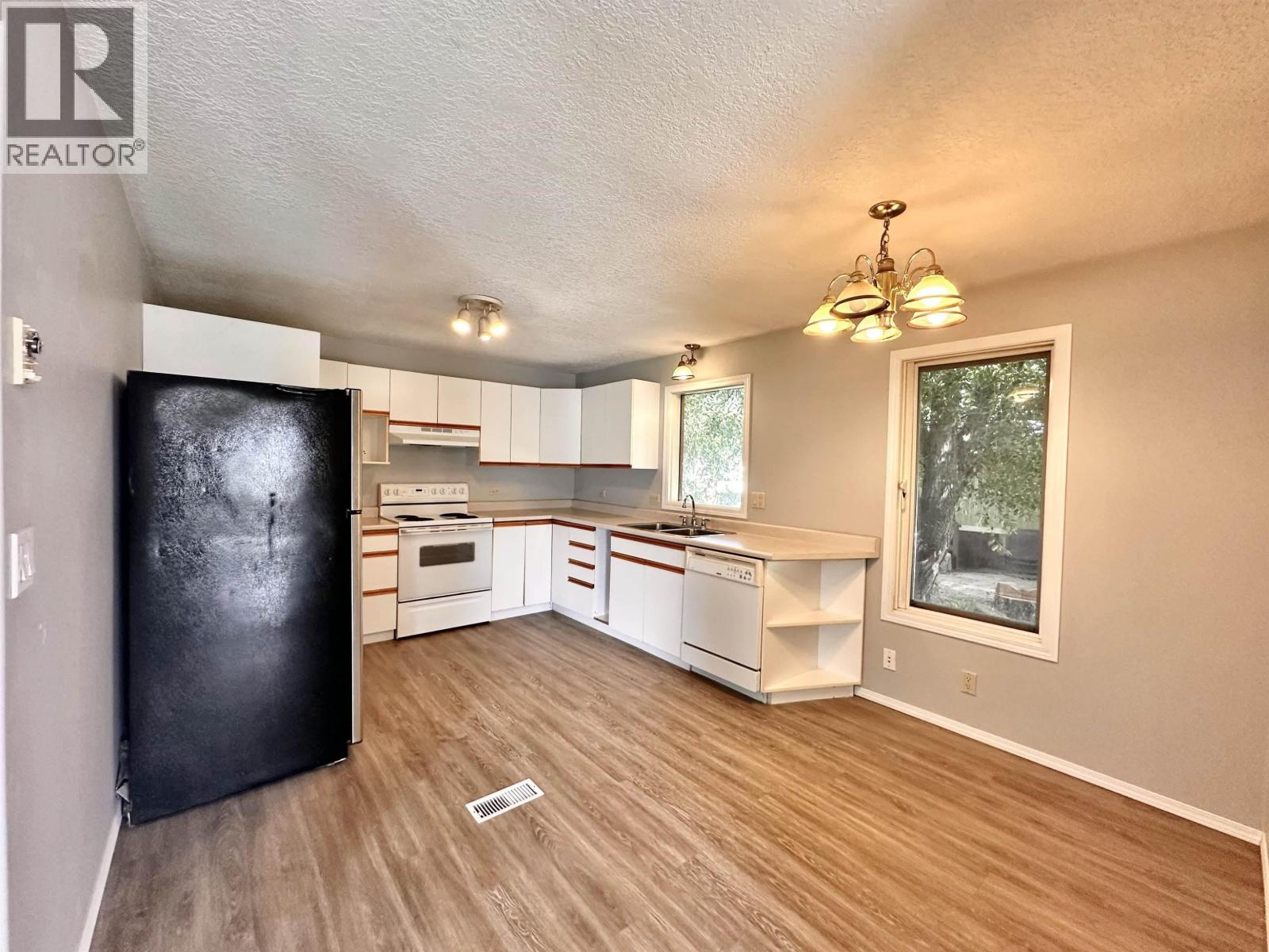 1144 4th Avenue Property Photo 2