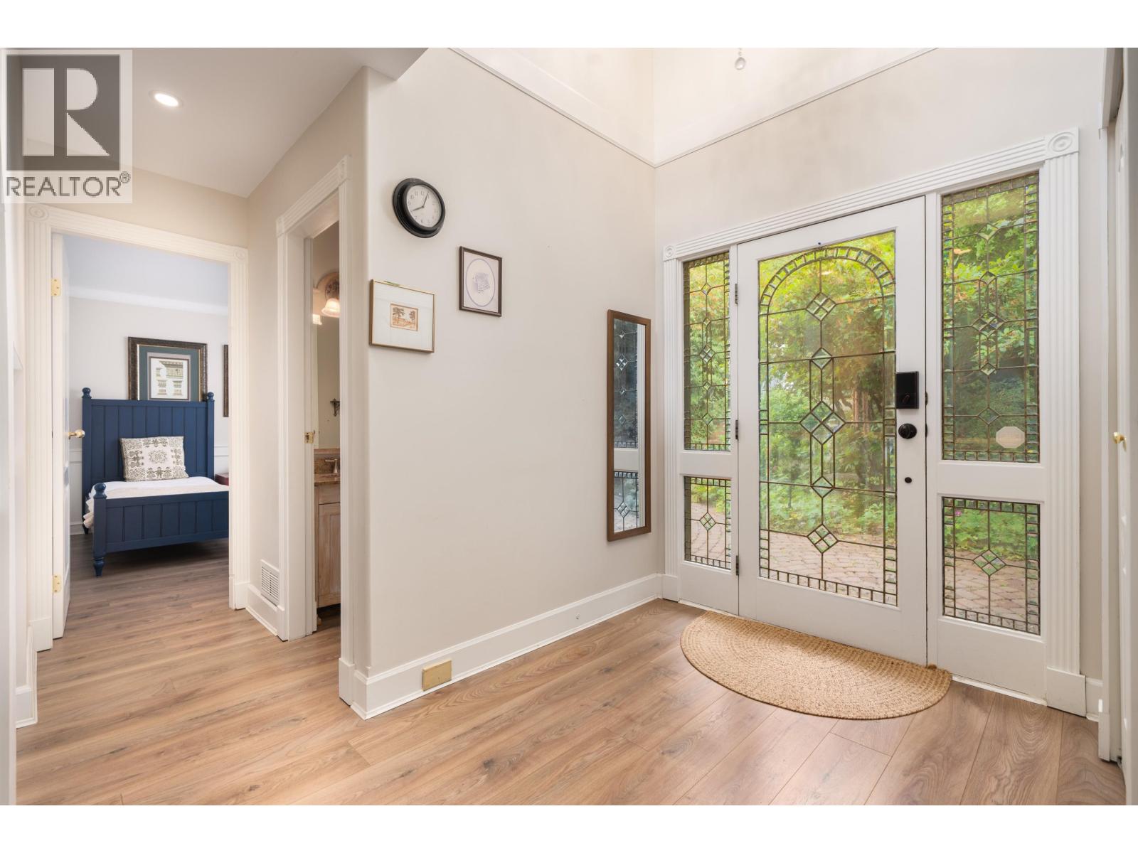 4333 Locarno Crescent Property Photo 3