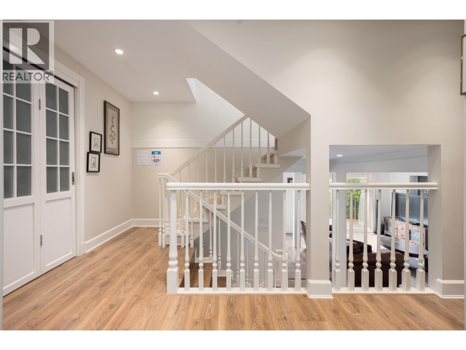 4333 Locarno Crescent Property Photo 4