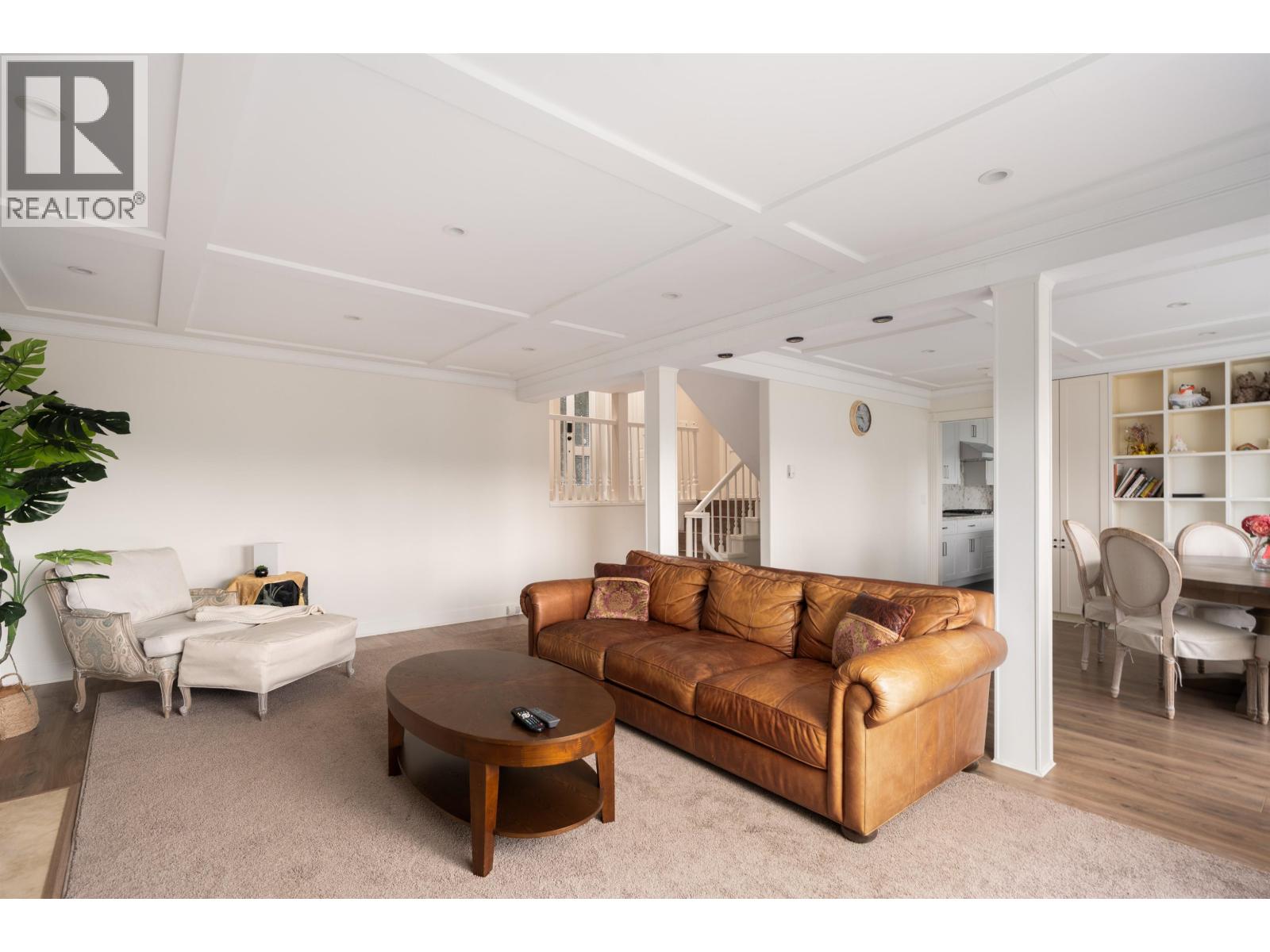 4333 Locarno Crescent Property Photo 6