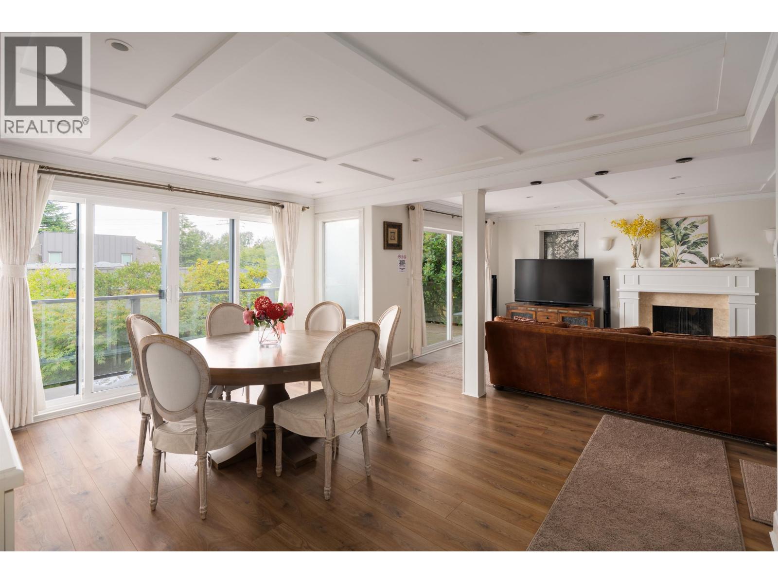 4333 Locarno Crescent Property Photo 9