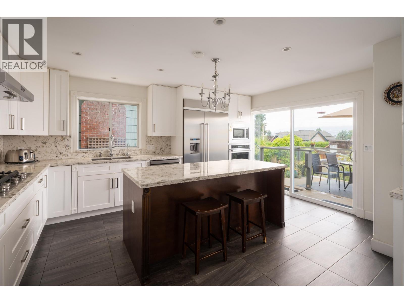 4333 Locarno Crescent Property Photo 10