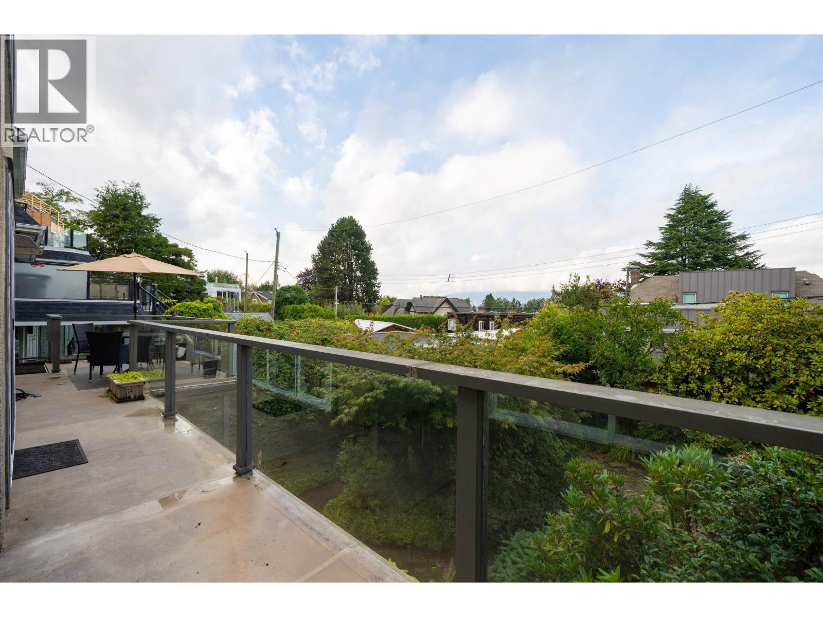 4333 Locarno Crescent Property Photo 18