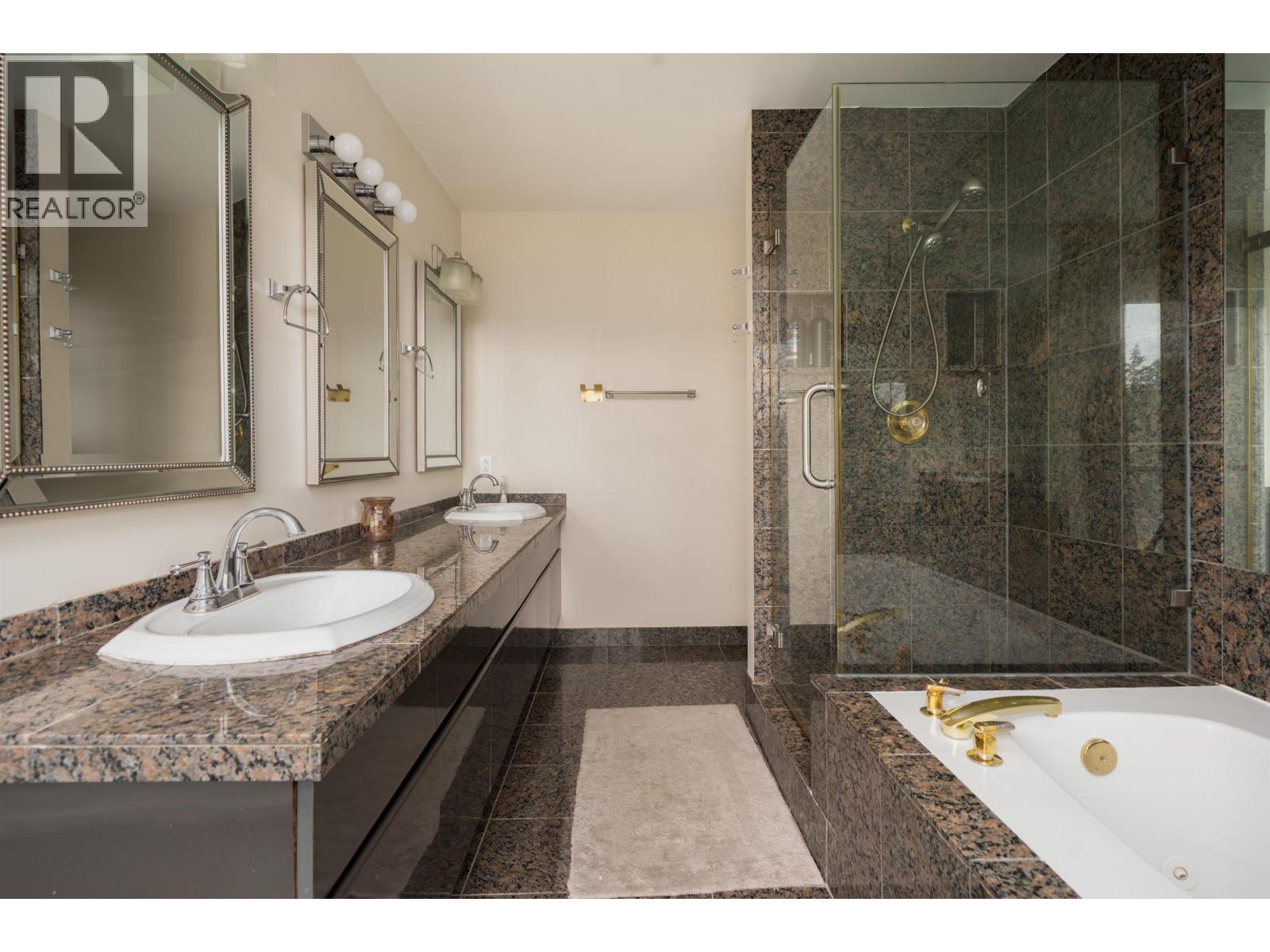 4333 Locarno Crescent Property Photo 21