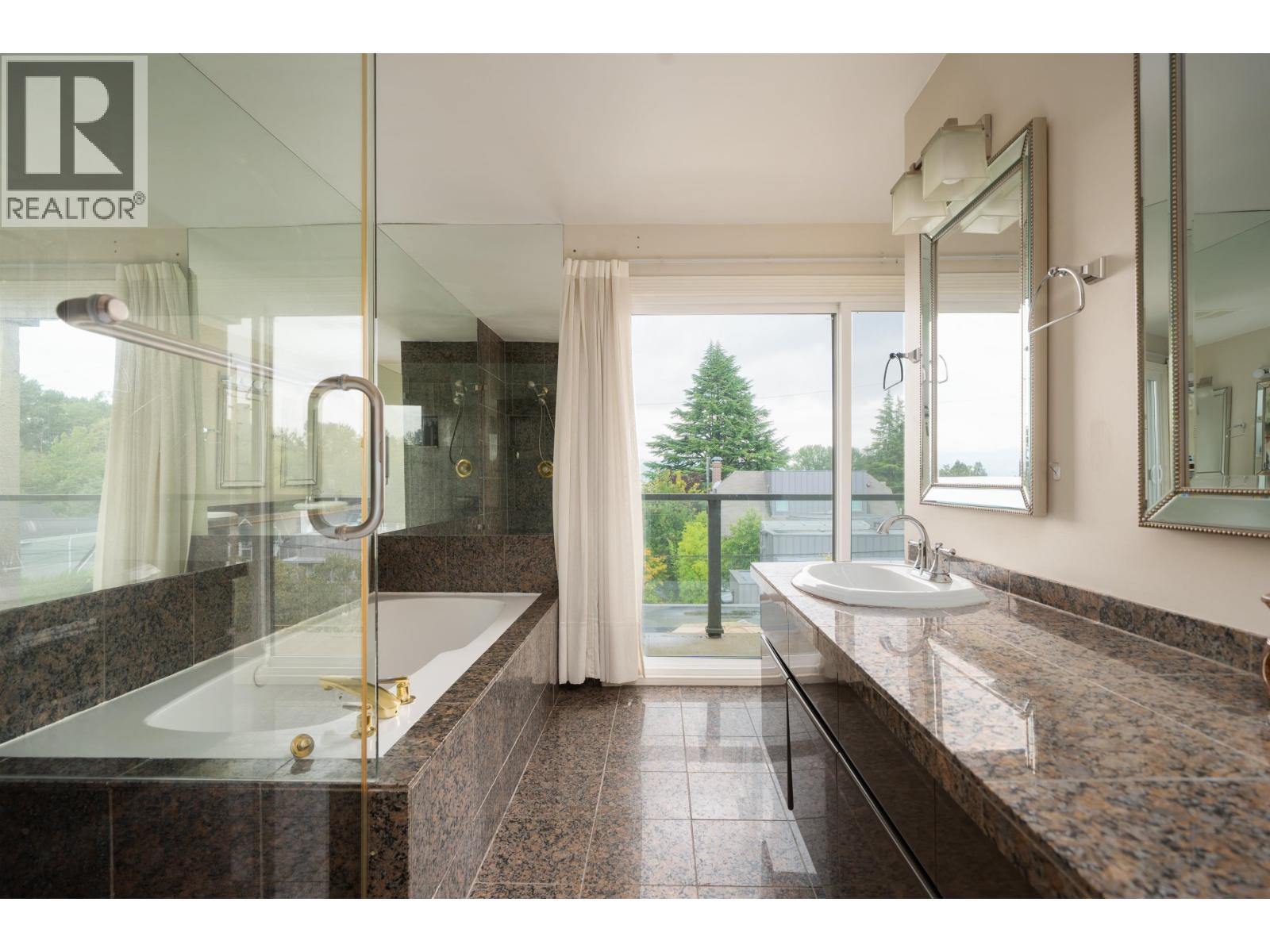 4333 Locarno Crescent Property Photo 22