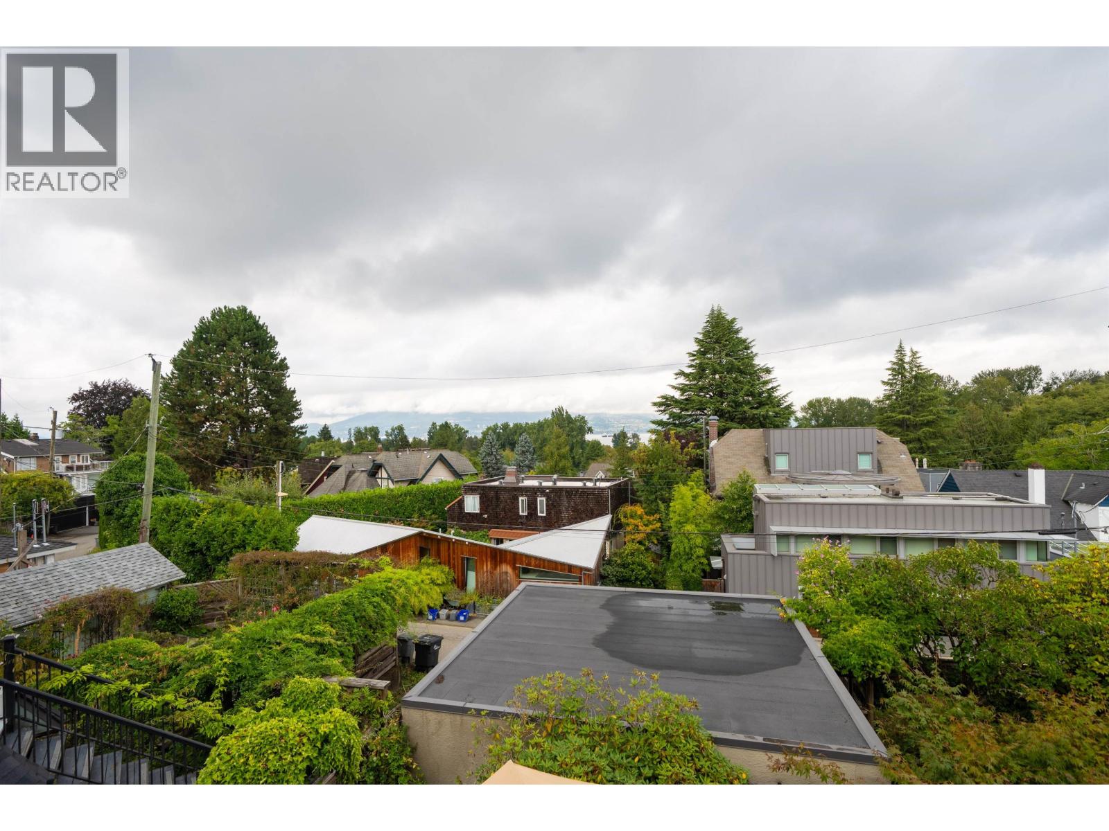 4333 Locarno Crescent Property Photo 24