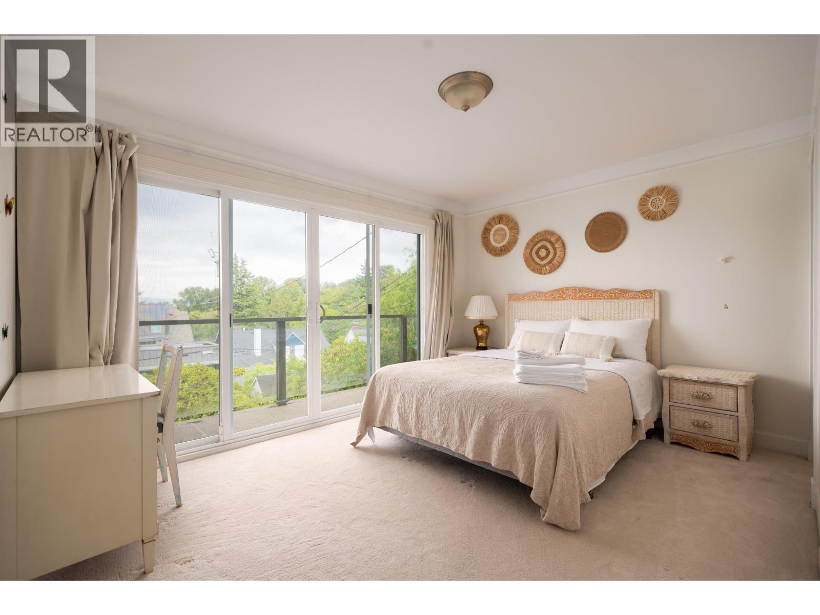 4333 Locarno Crescent Property Photo 26