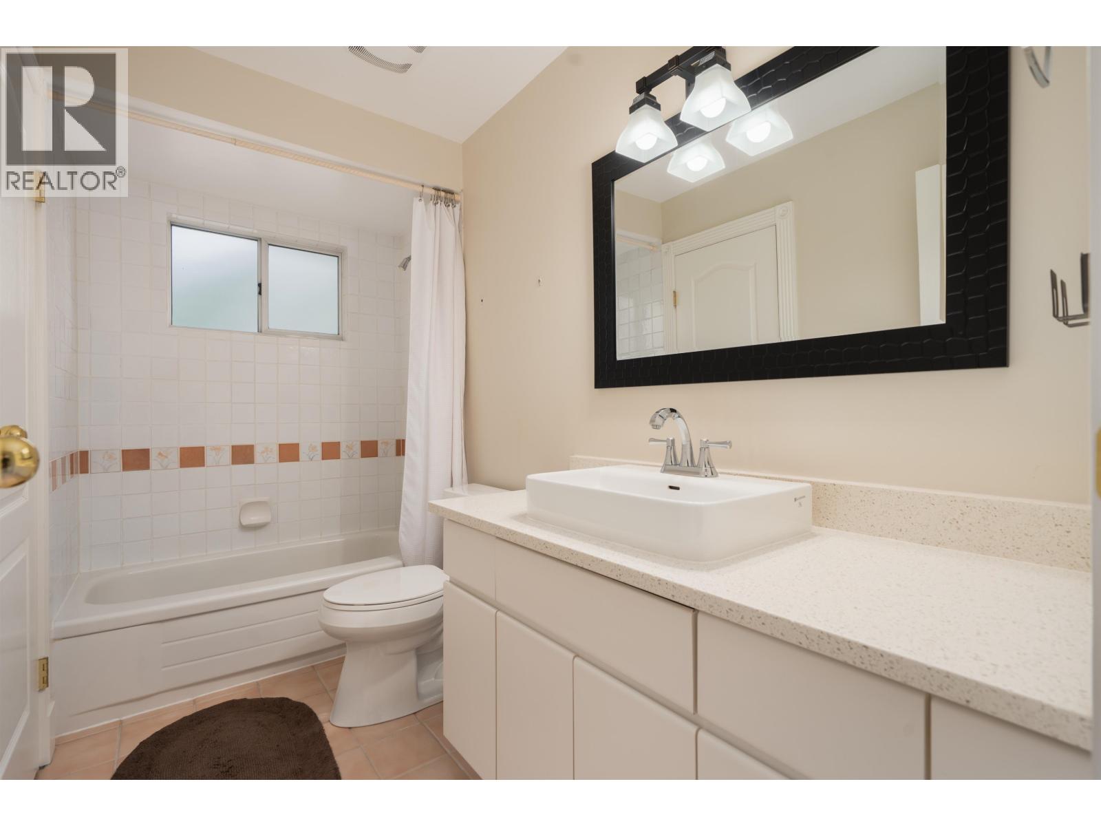 4333 Locarno Crescent Property Photo 32