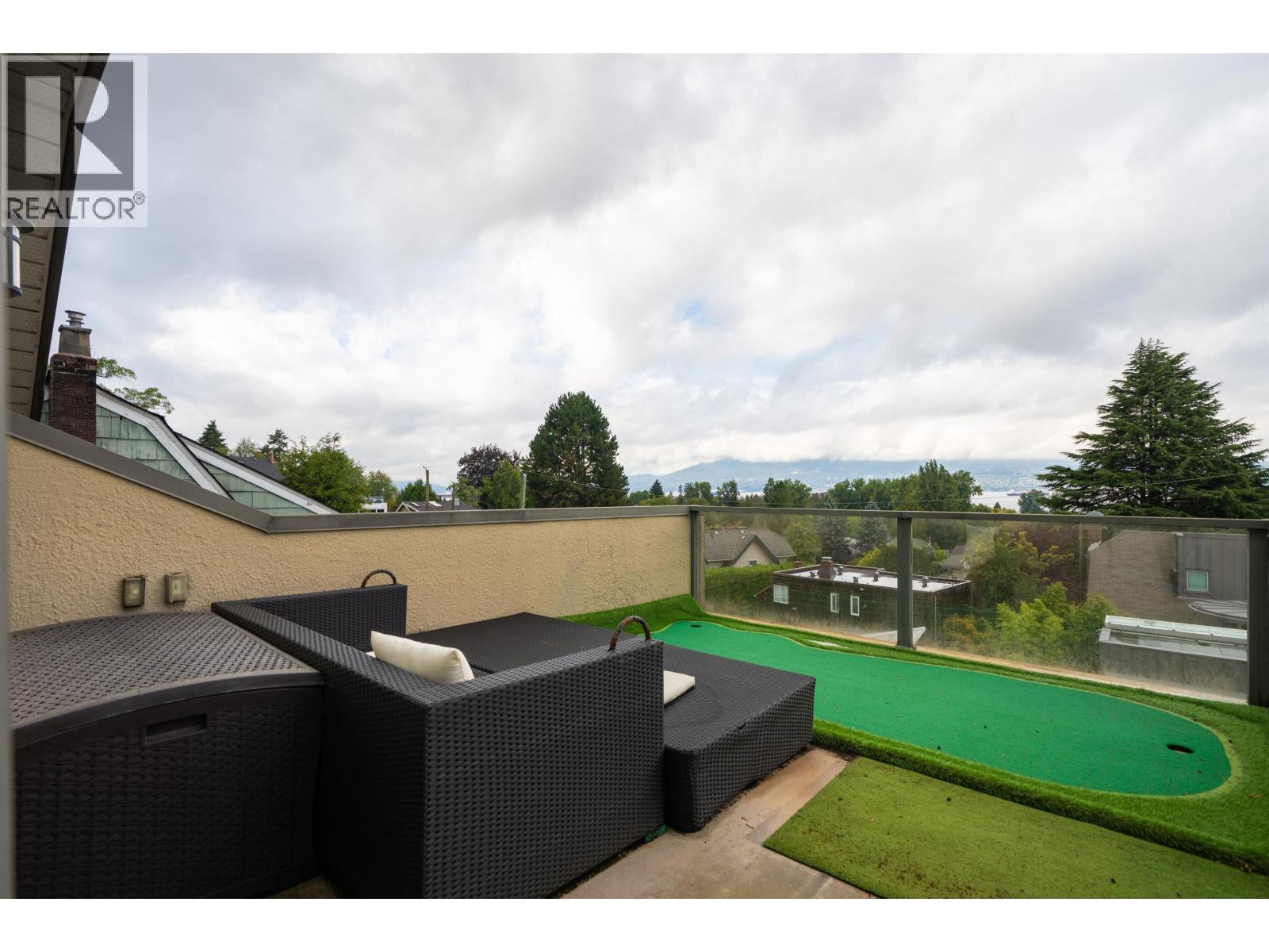 4333 Locarno Crescent Property Photo 33