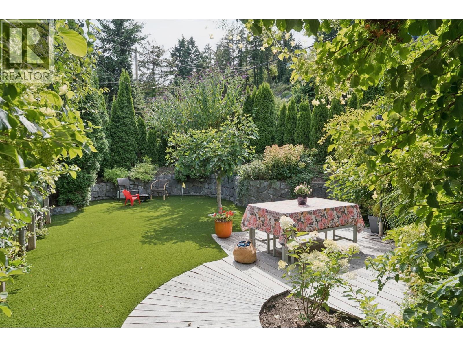 6650 NELSON AVENUE Property Photo 1