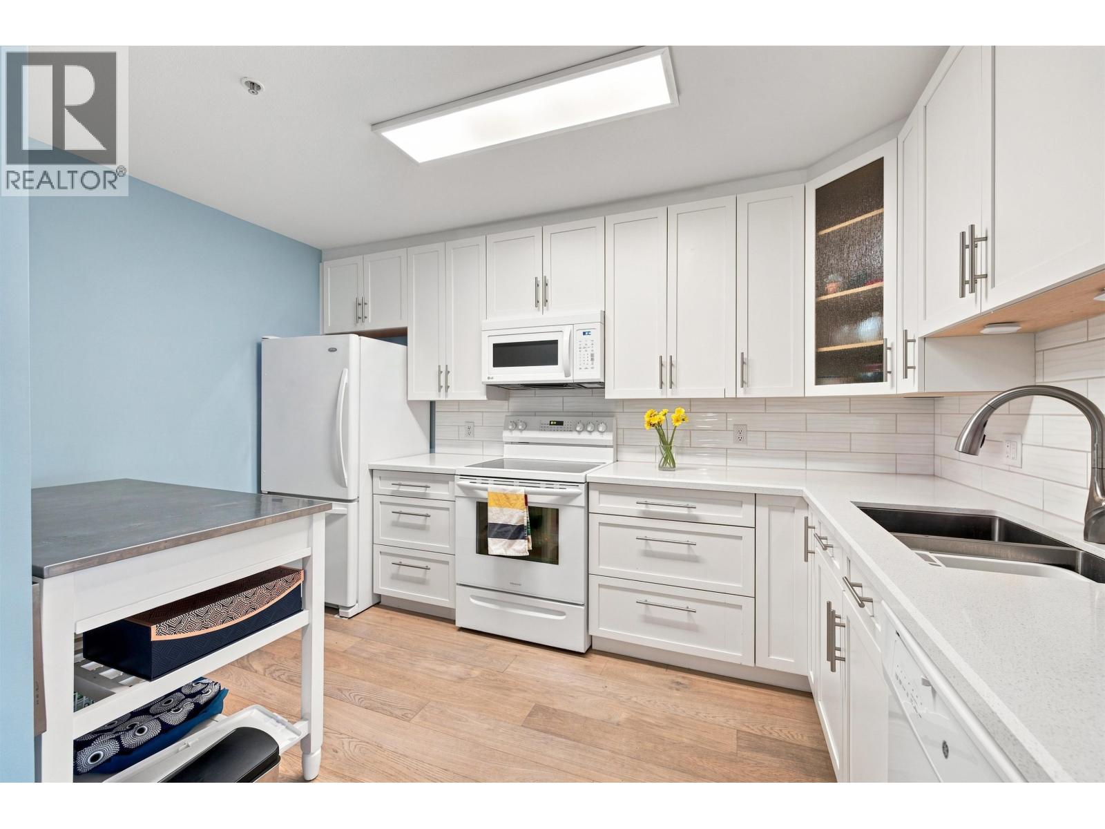 111 4768 53 Street Property Photo 2
