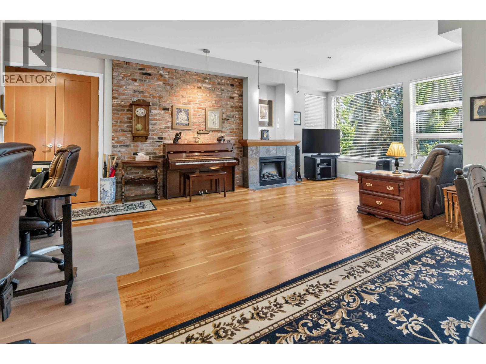 210 240 Salter Street Property Photo 1