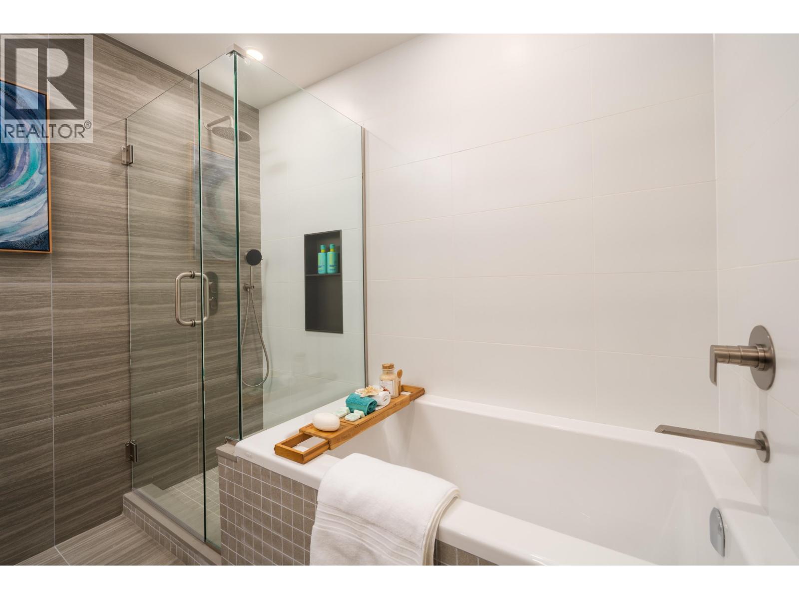201 8486 Oak Street Property Photo 11