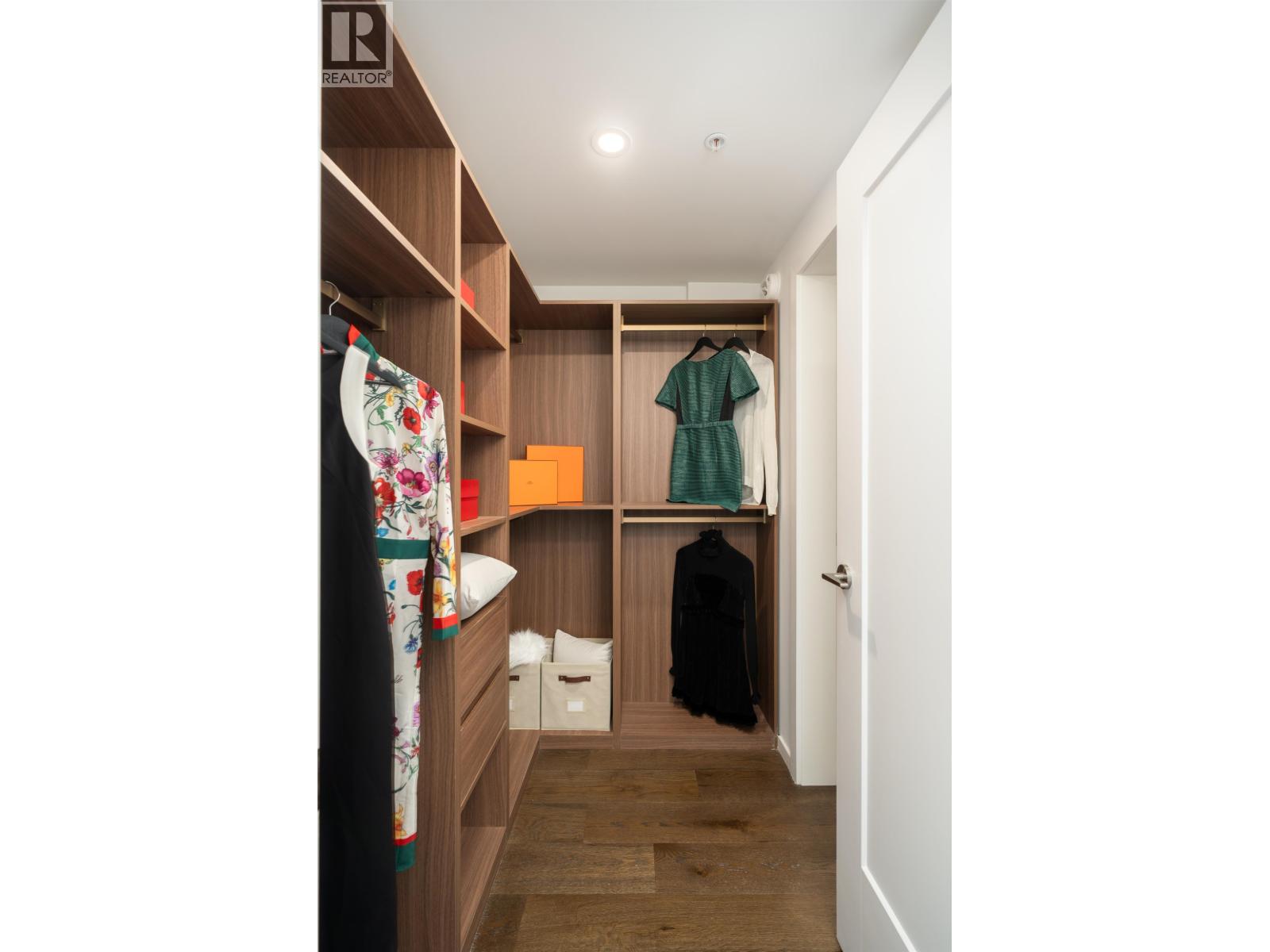 201 8486 Oak Street Property Photo 13