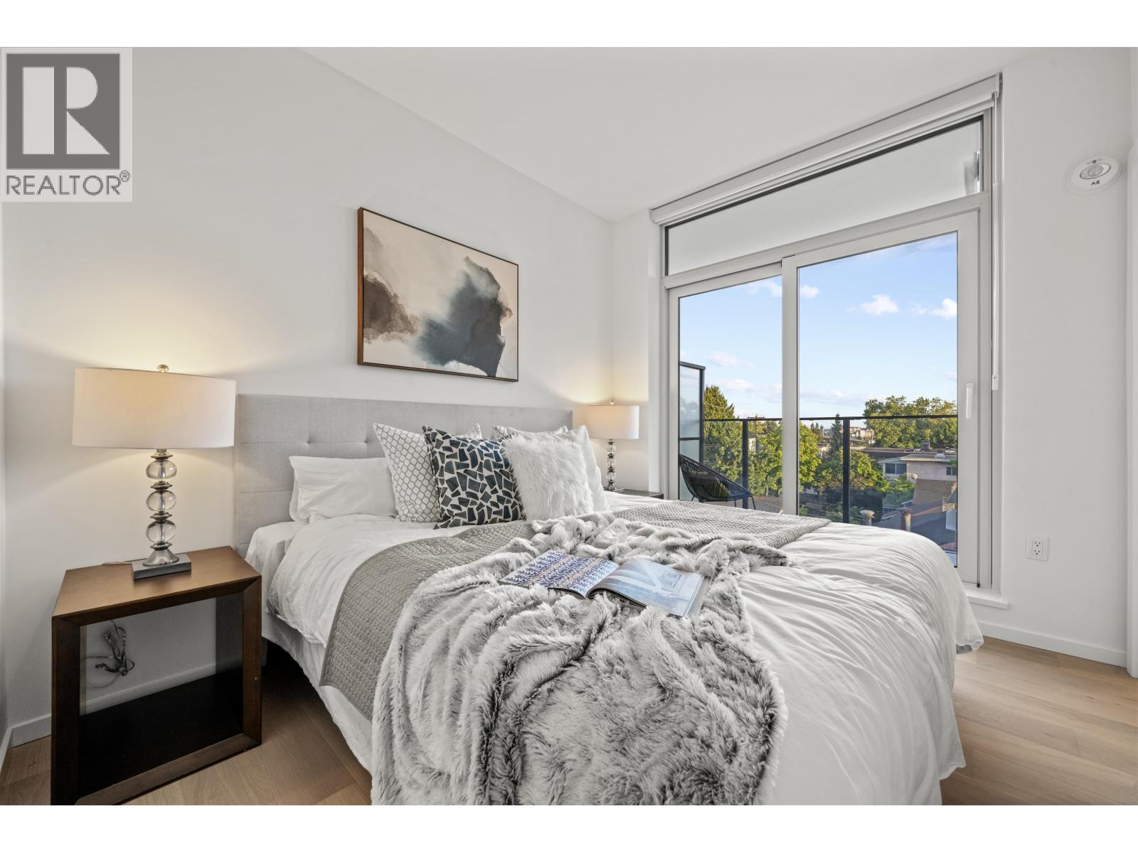 201 8486 Oak Street Property Photo 14