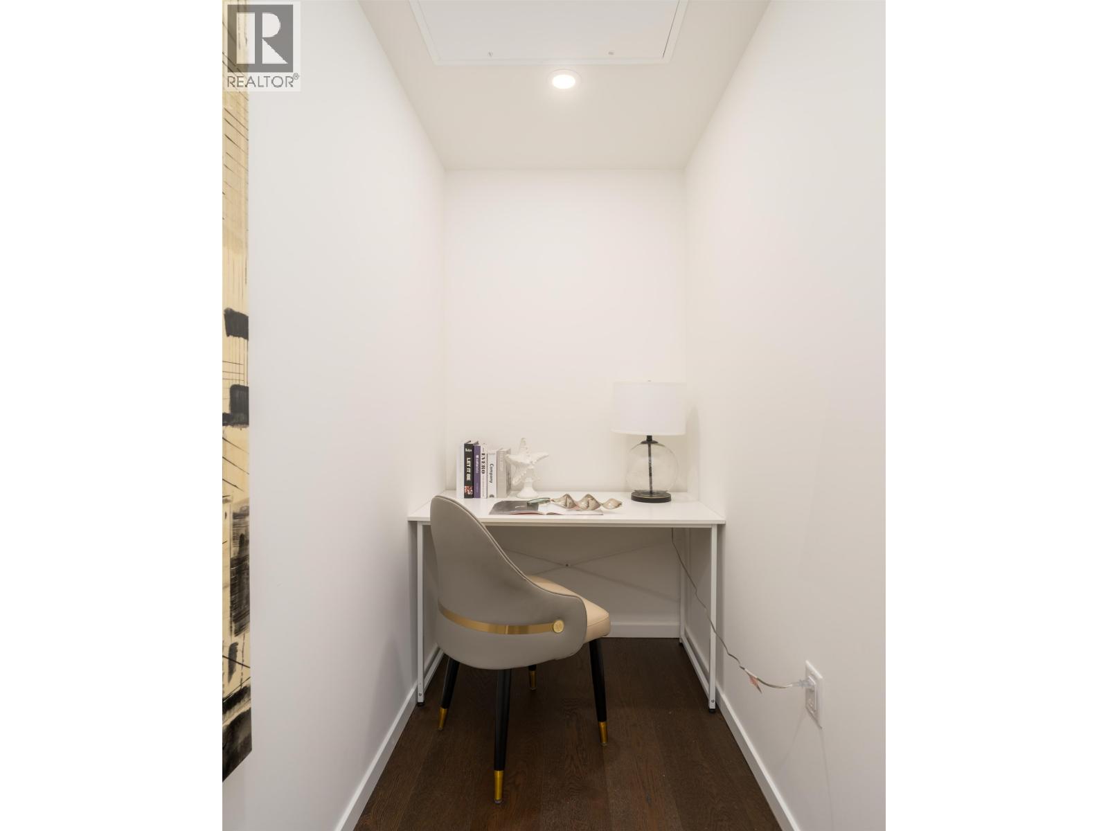 201 8486 Oak Street Property Photo 17