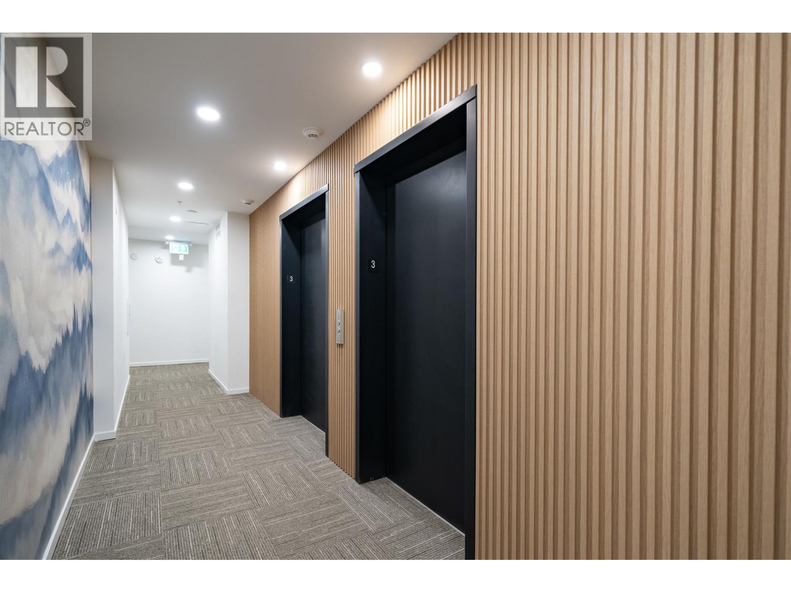 201 8486 Oak Street Property Photo 20
