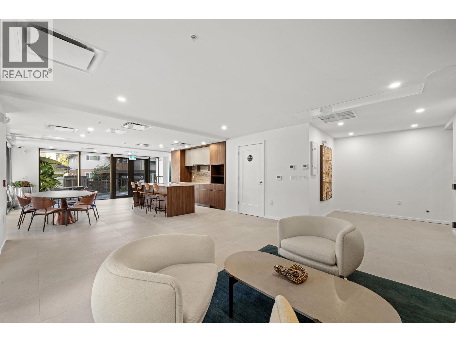 201 8486 Oak Street Property Photo 21