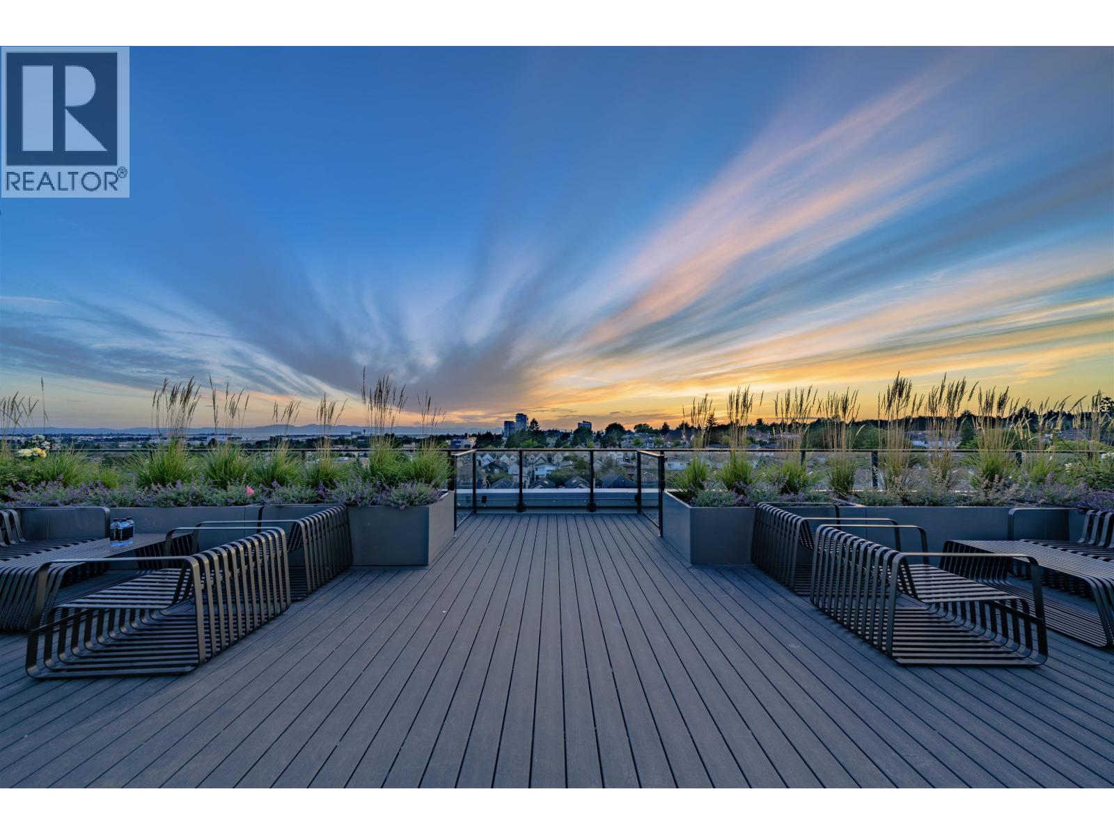201 8486 Oak Street Property Photo 23