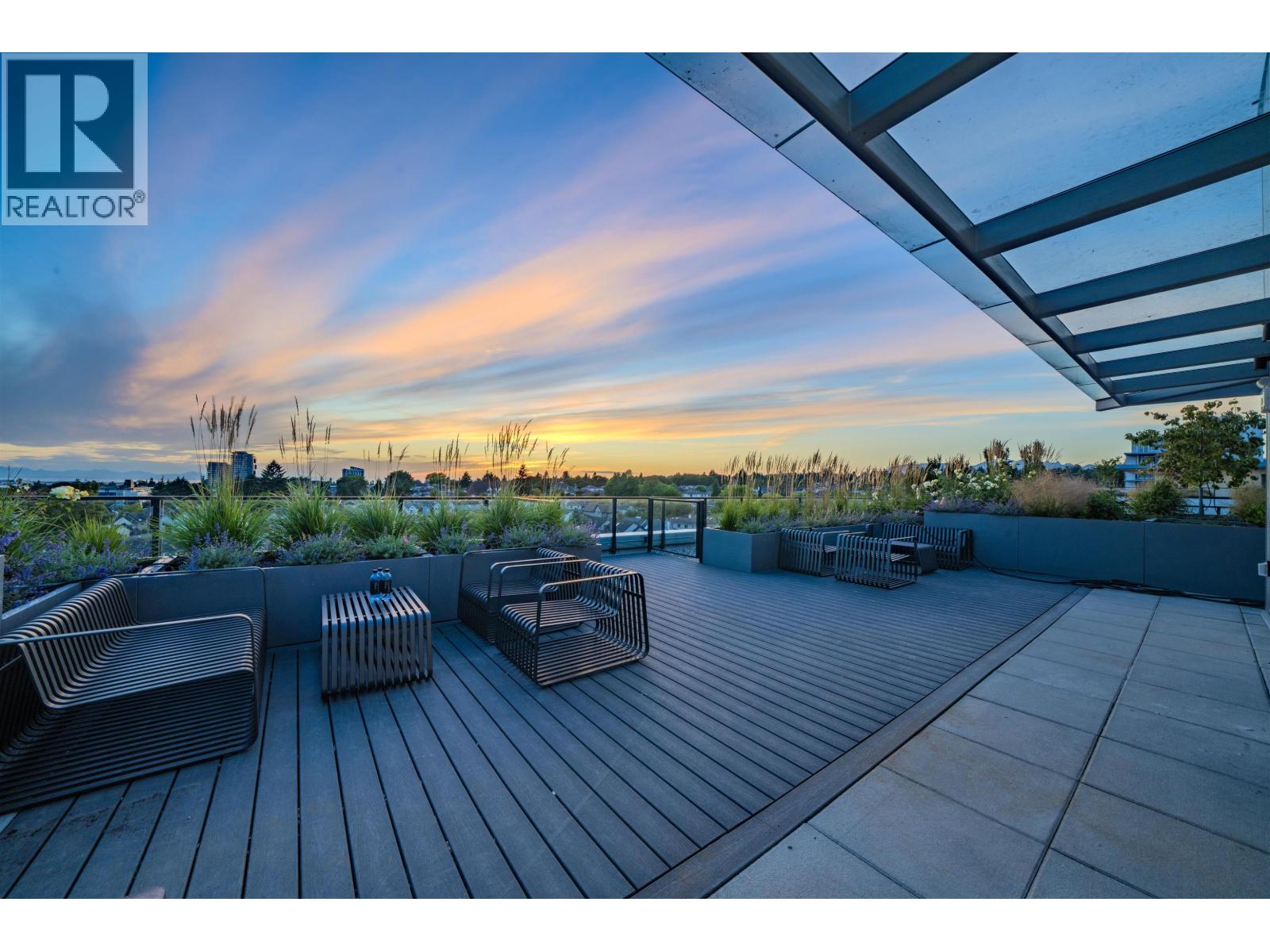201 8486 Oak Street Property Photo 24