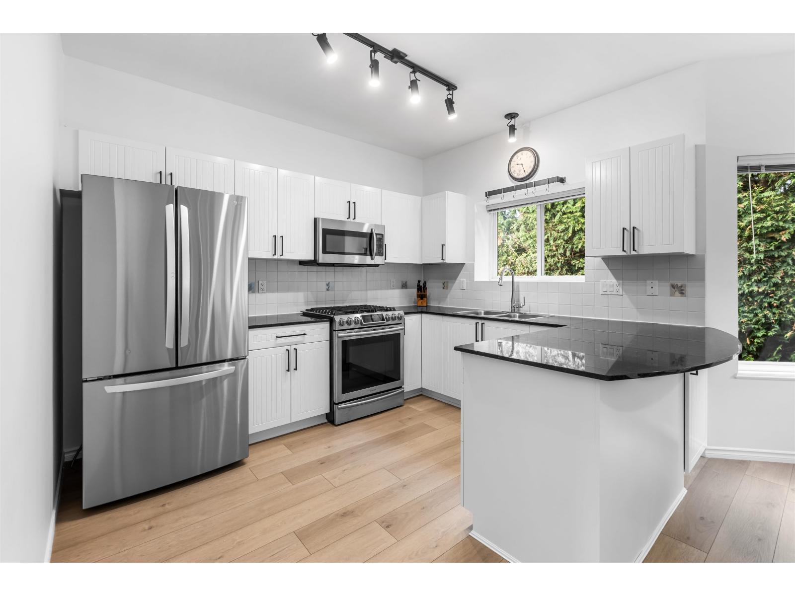 6609 205 Street Property Photo 8