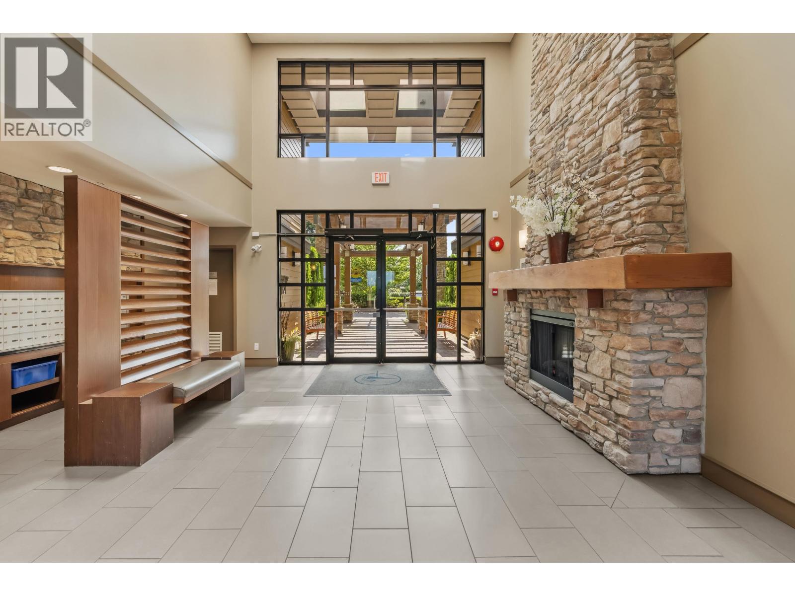 301 5099 Springs Boulevard Property Photo 6