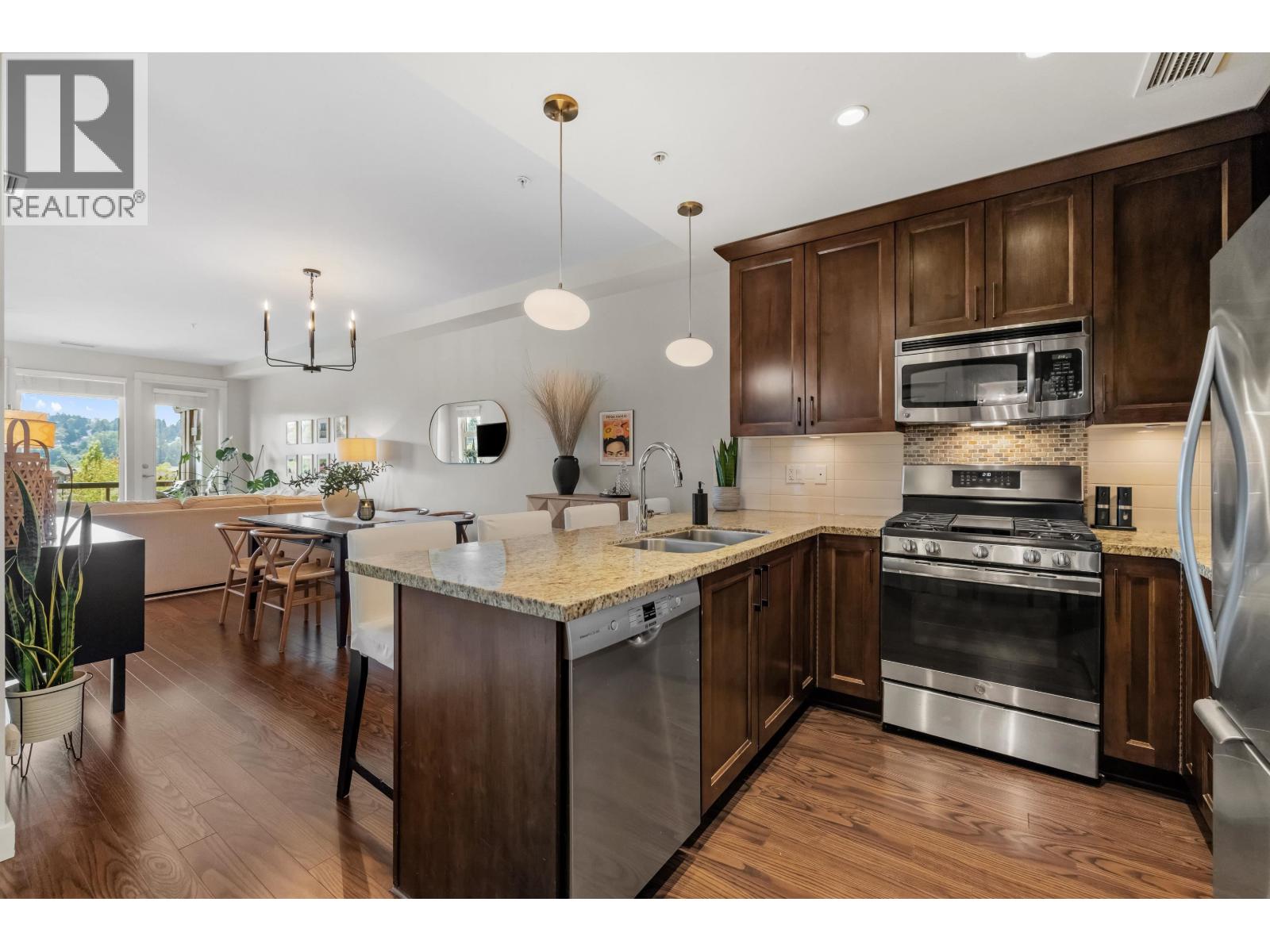 301 5099 Springs Boulevard Property Photo 8