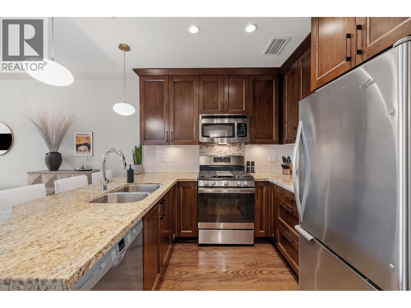 301 5099 Springs Boulevard Property Photo 9