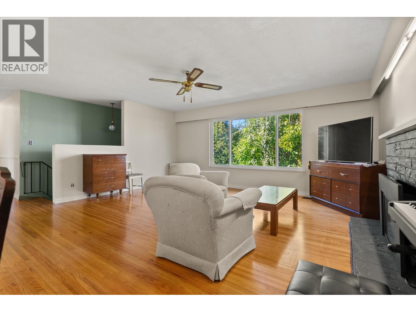 4924 45 Avenue Property Photo 3