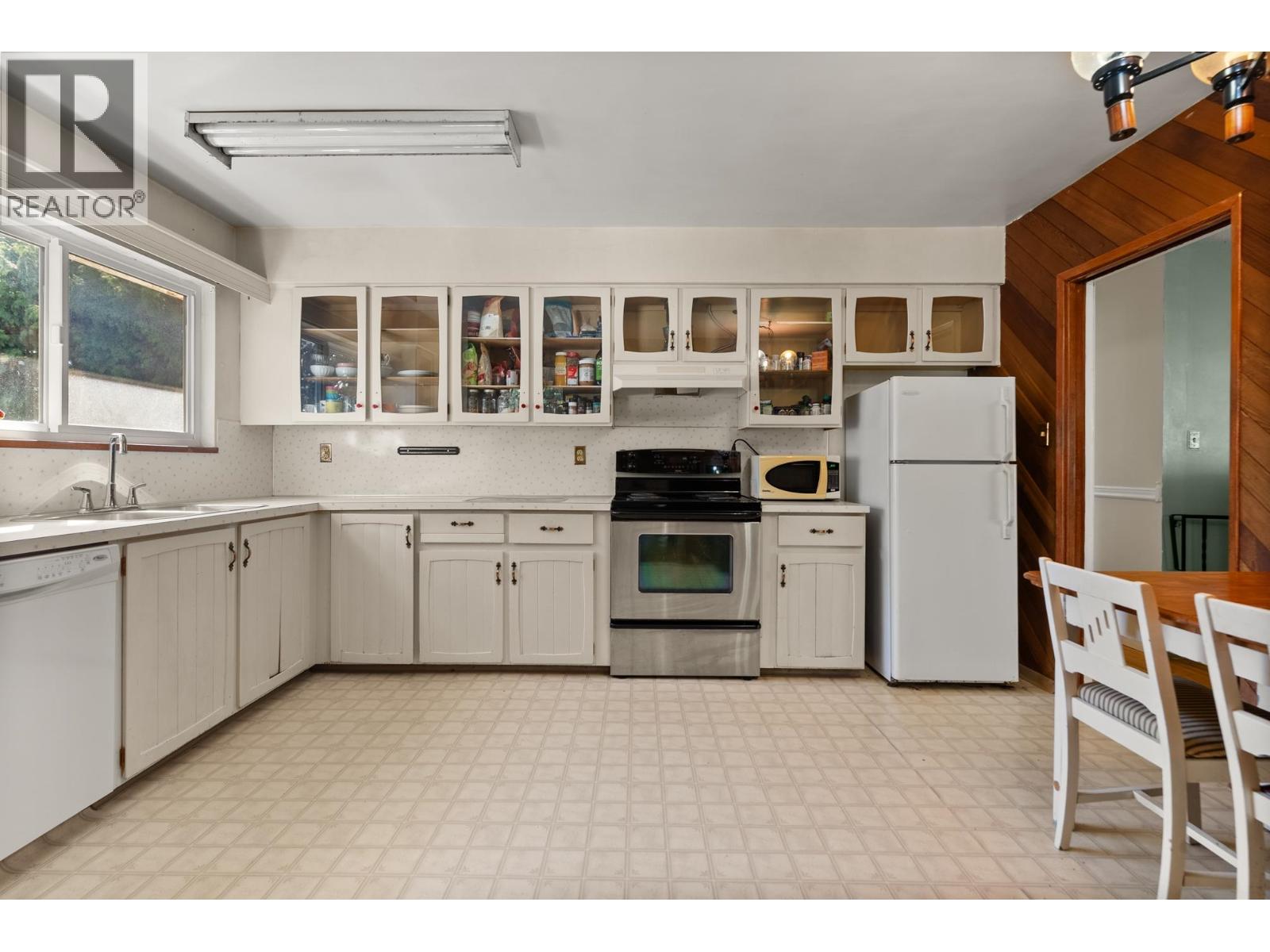 4924 45 Avenue Property Photo 5