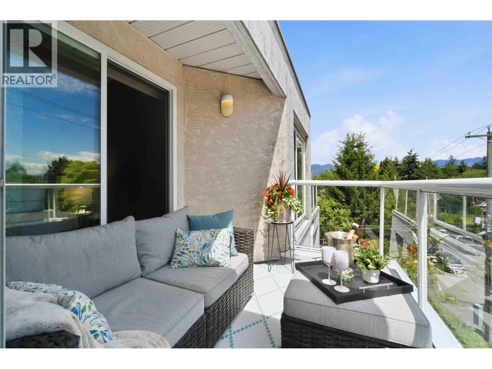 402 3505 W BROADWAY Property Photo 1