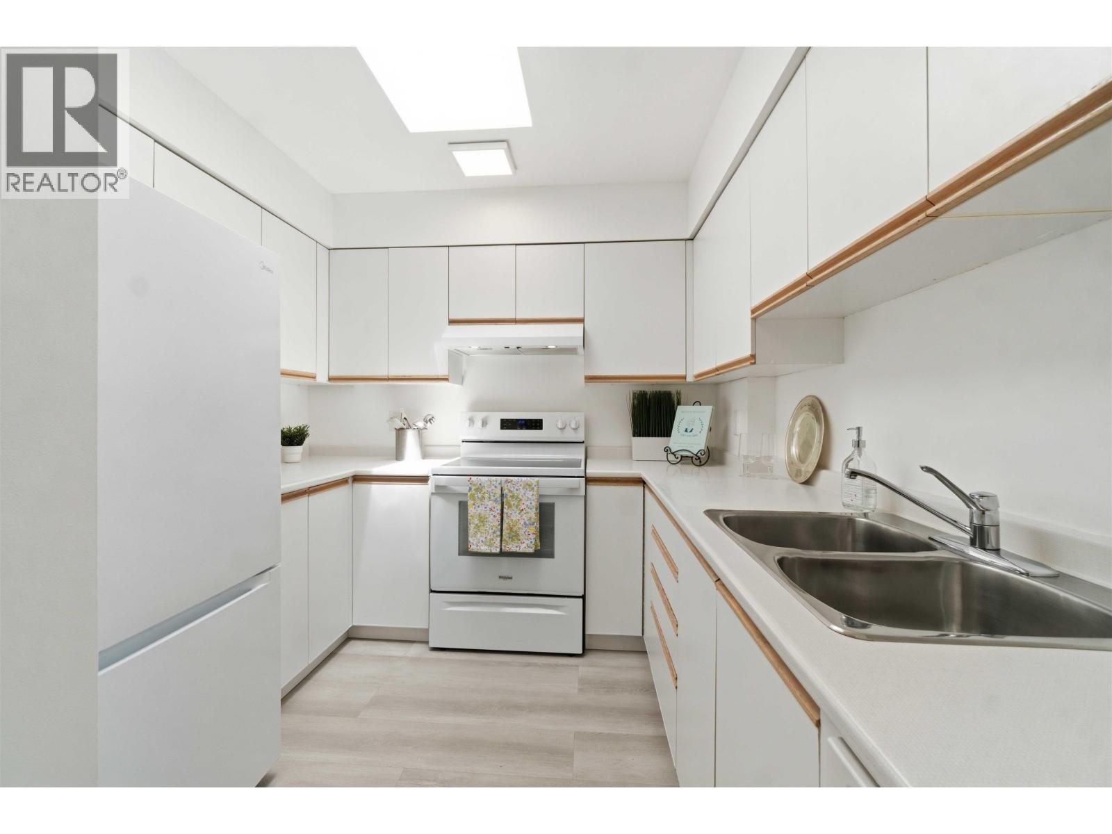 402 3505 W Broadway Property Photo 21