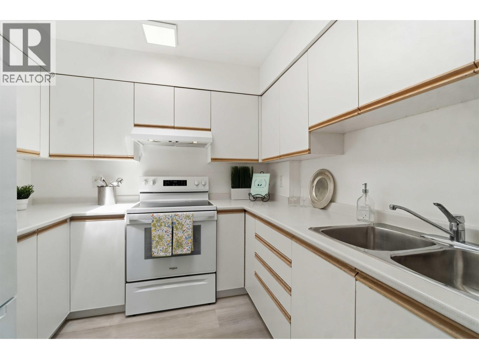 402 3505 W Broadway Property Photo 22