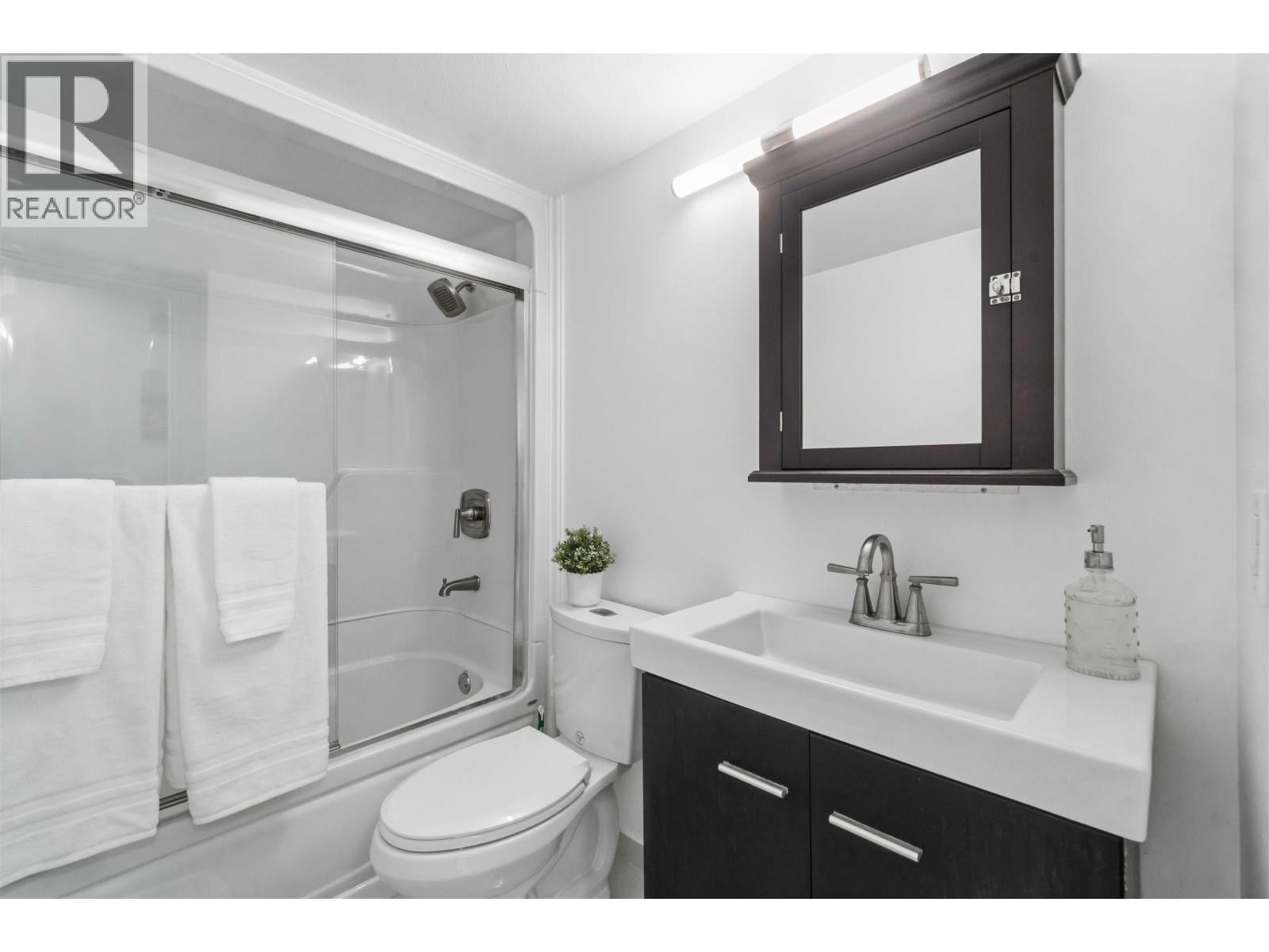 402 3505 W Broadway Property Photo 24
