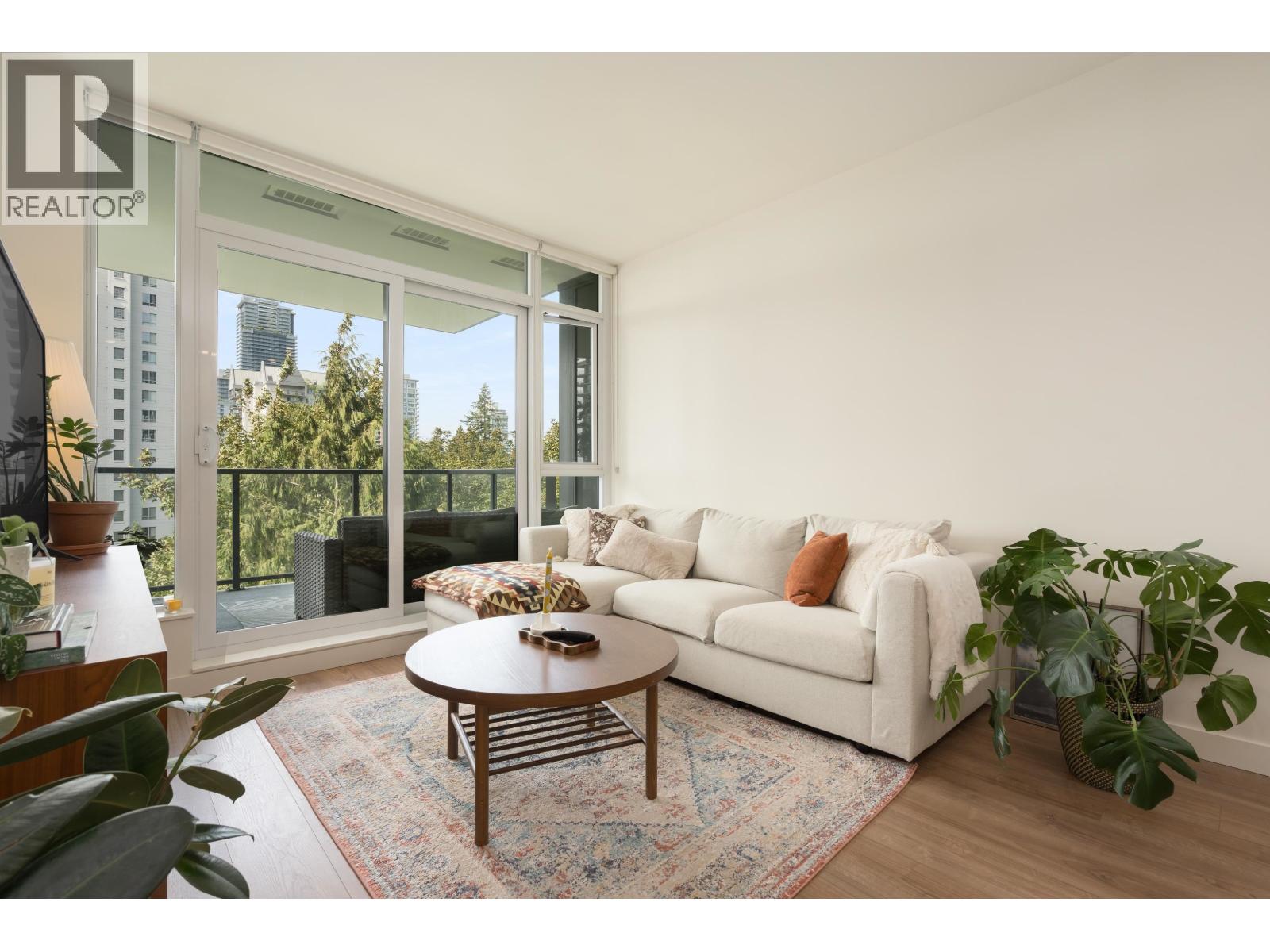 608 585 Austin Avenue Property Photo 2