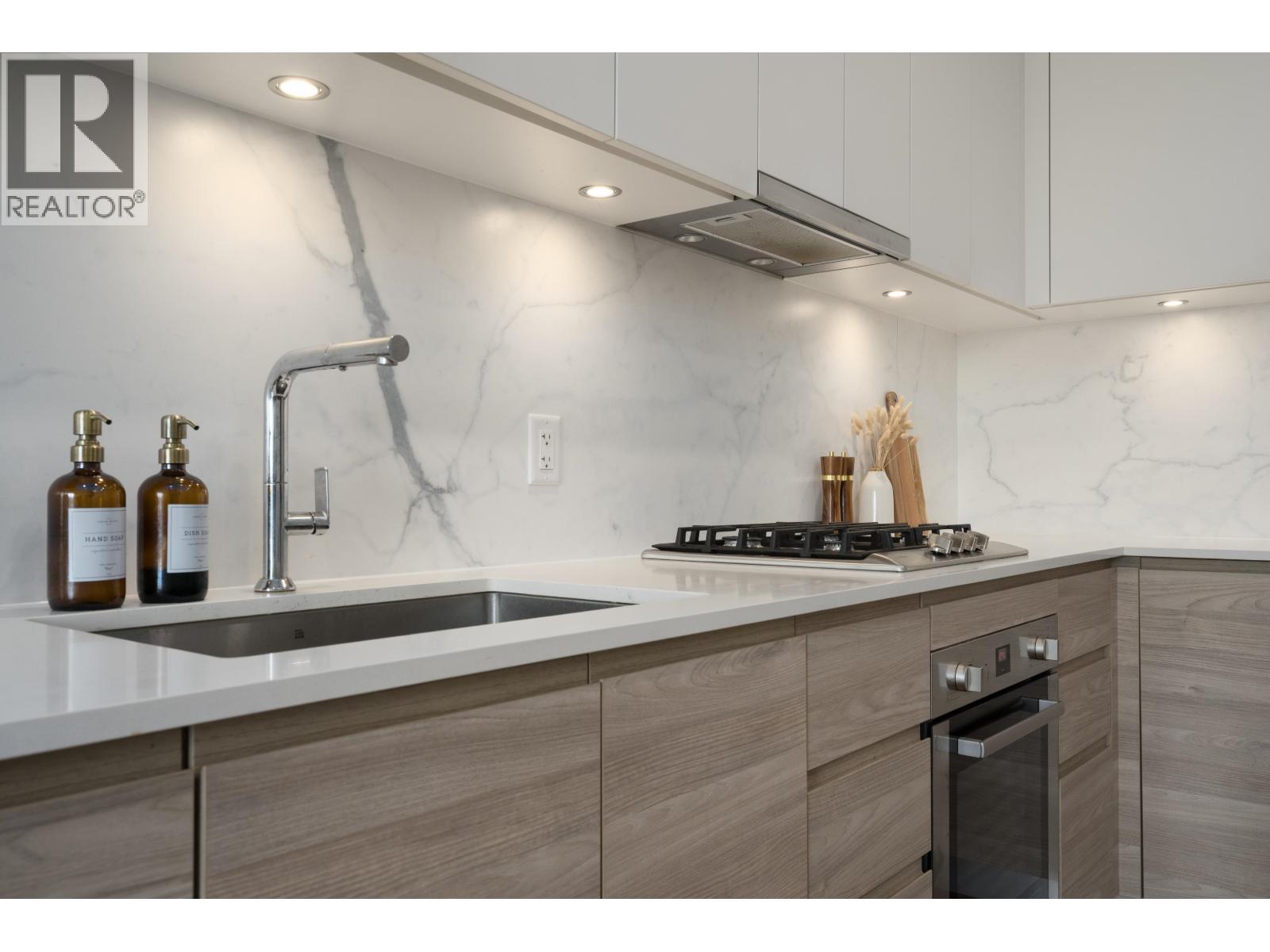 608 585 Austin Avenue Property Photo 5