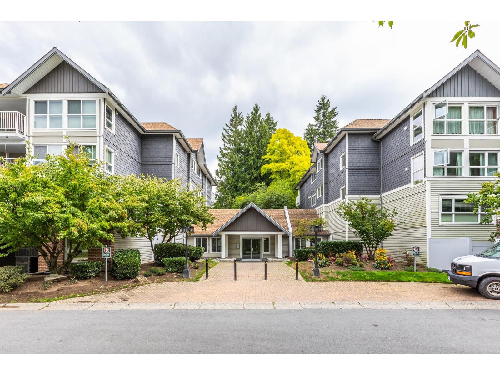 202 9688 148 Street Property Photo 1