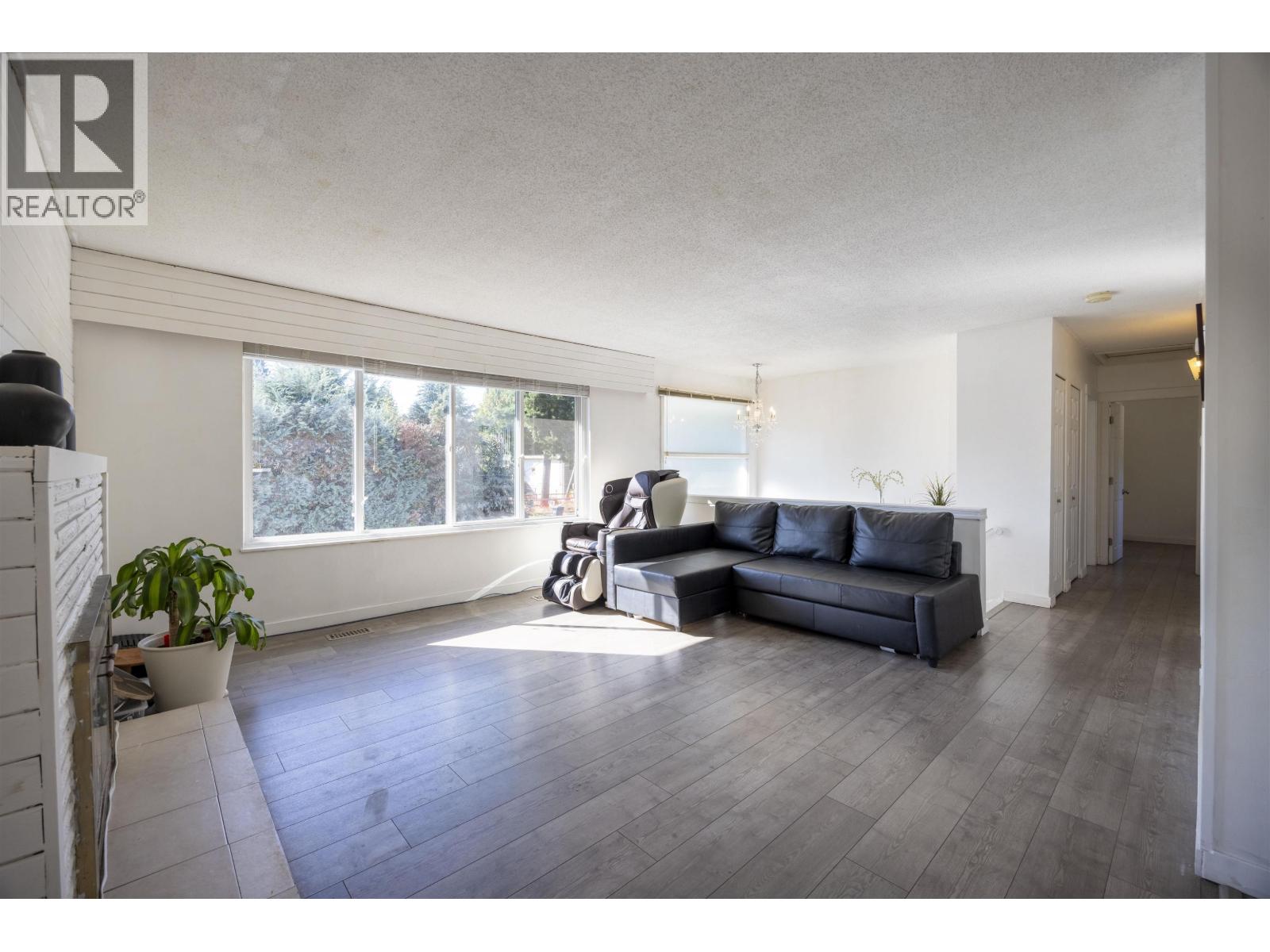 3648 Vincent Street Property Photo 3