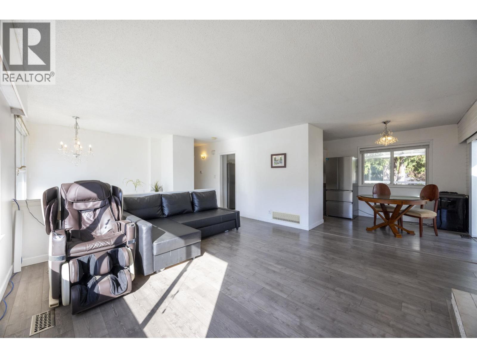 3648 Vincent Street Property Photo 5